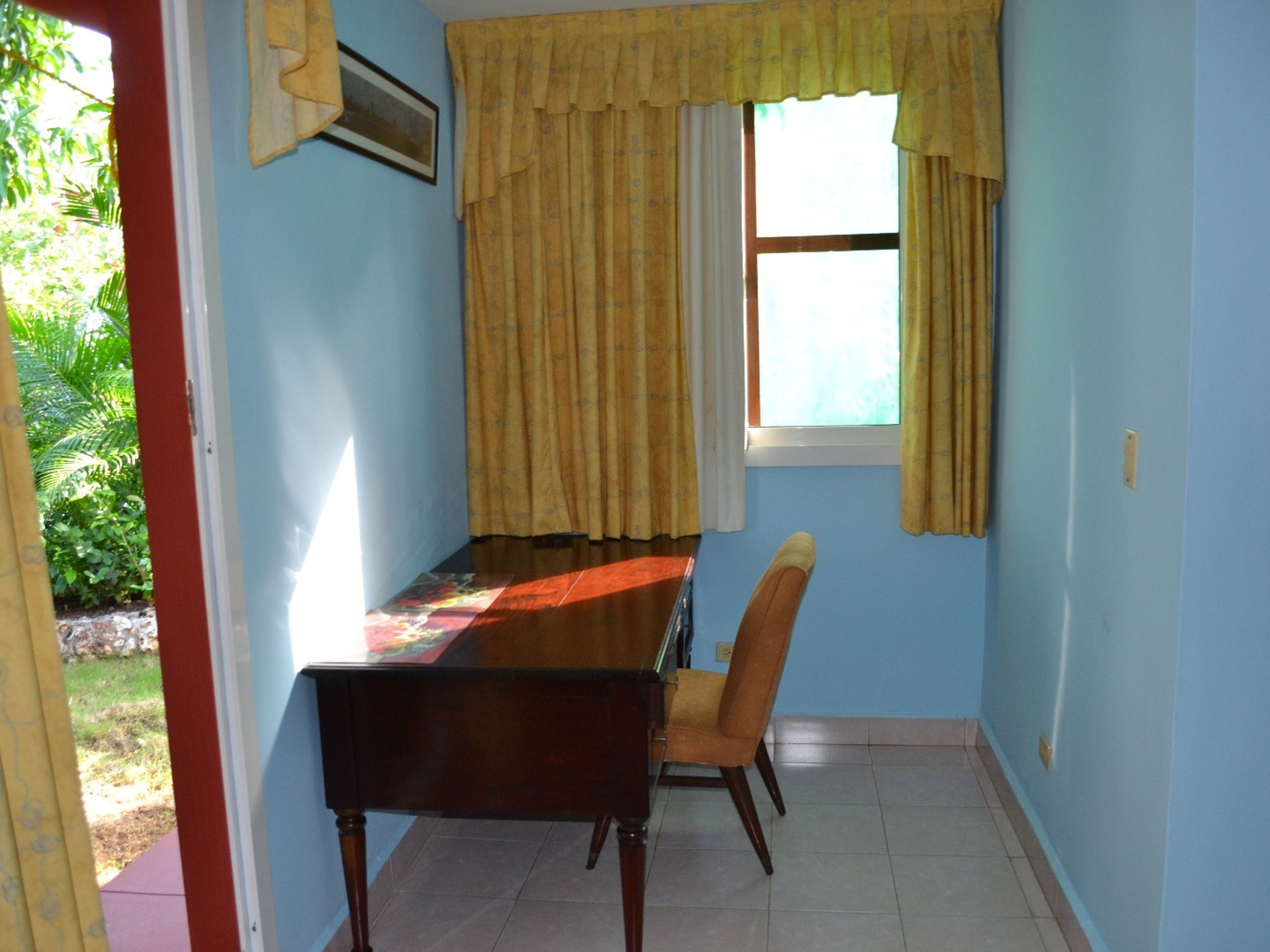 Casa Jorge y Diana, CALLE 180, No. 110Office view