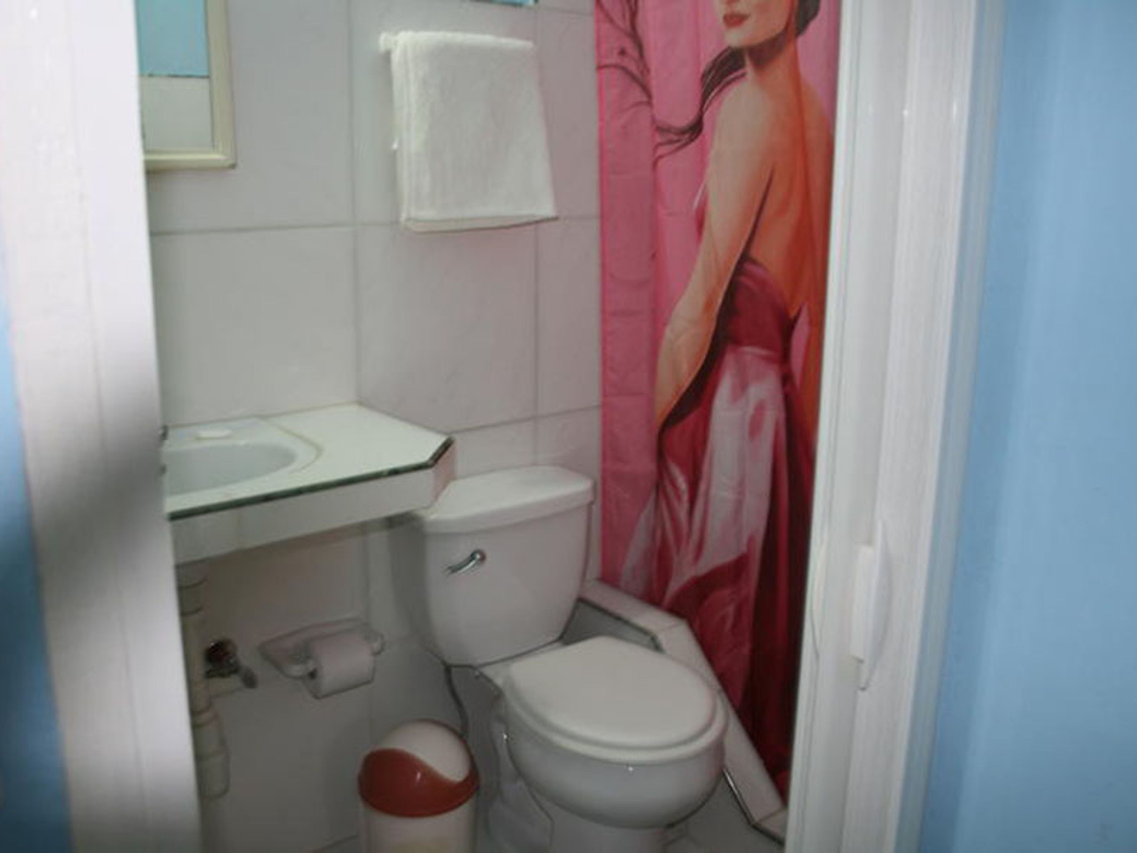 Hostal Javier y Katia, COLÓN, No.225Bathroom's view