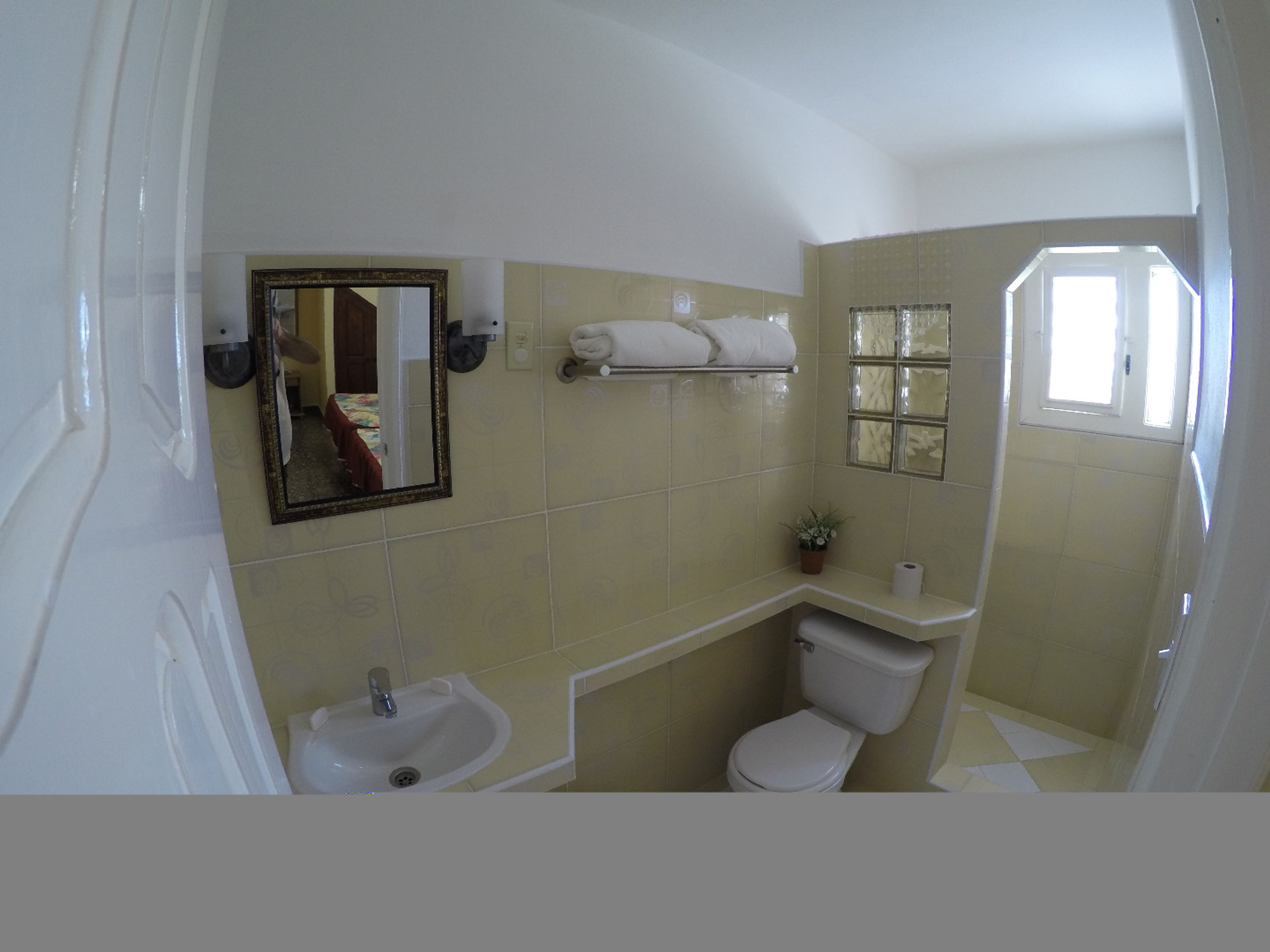 Casa Tony´s B&B, PLAYA GIRÓNBathroom's view