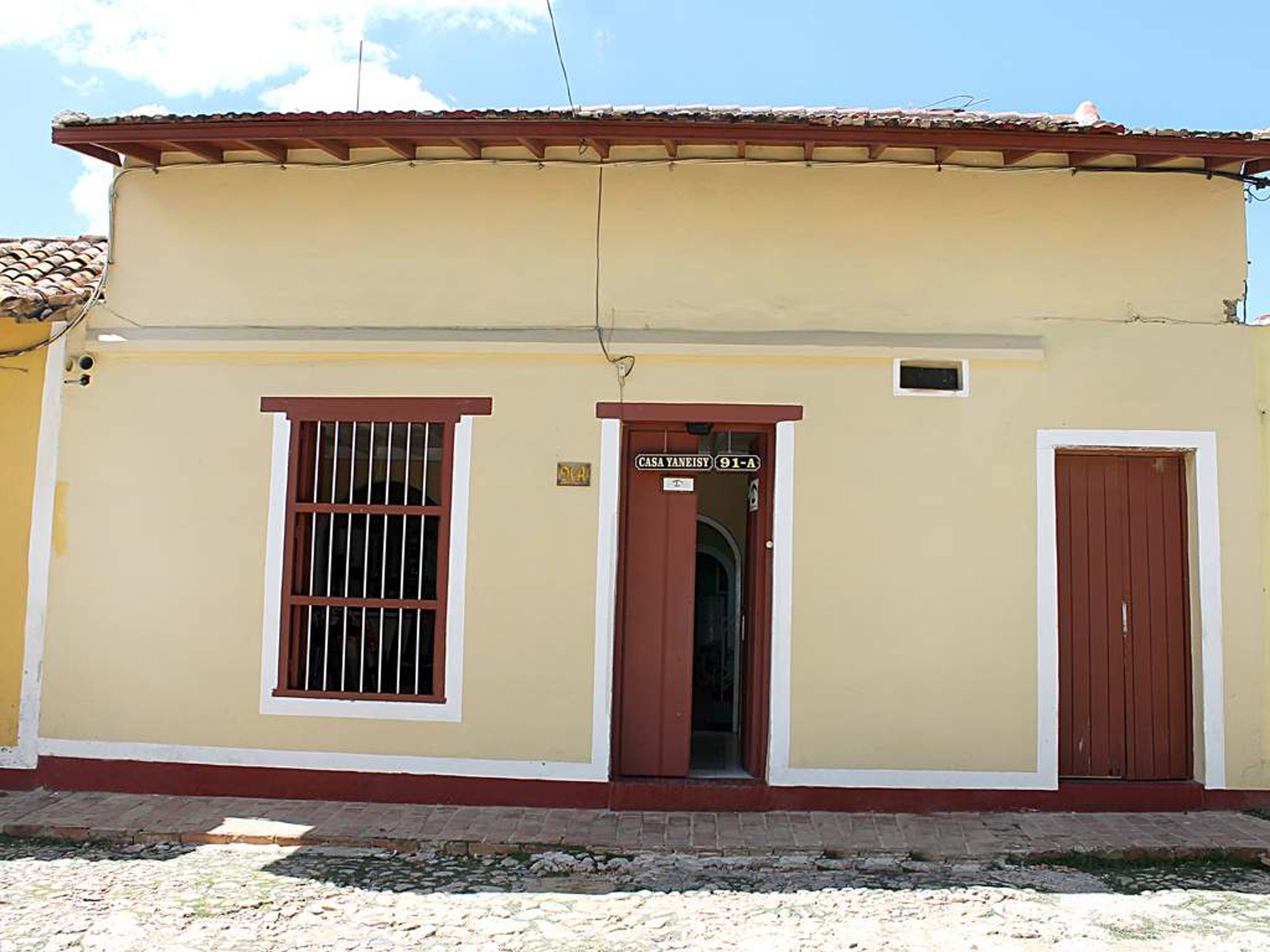Casa Yaneisy, REAL DEL JIGÜE (Rubén Martínez Villena) No. 91-A