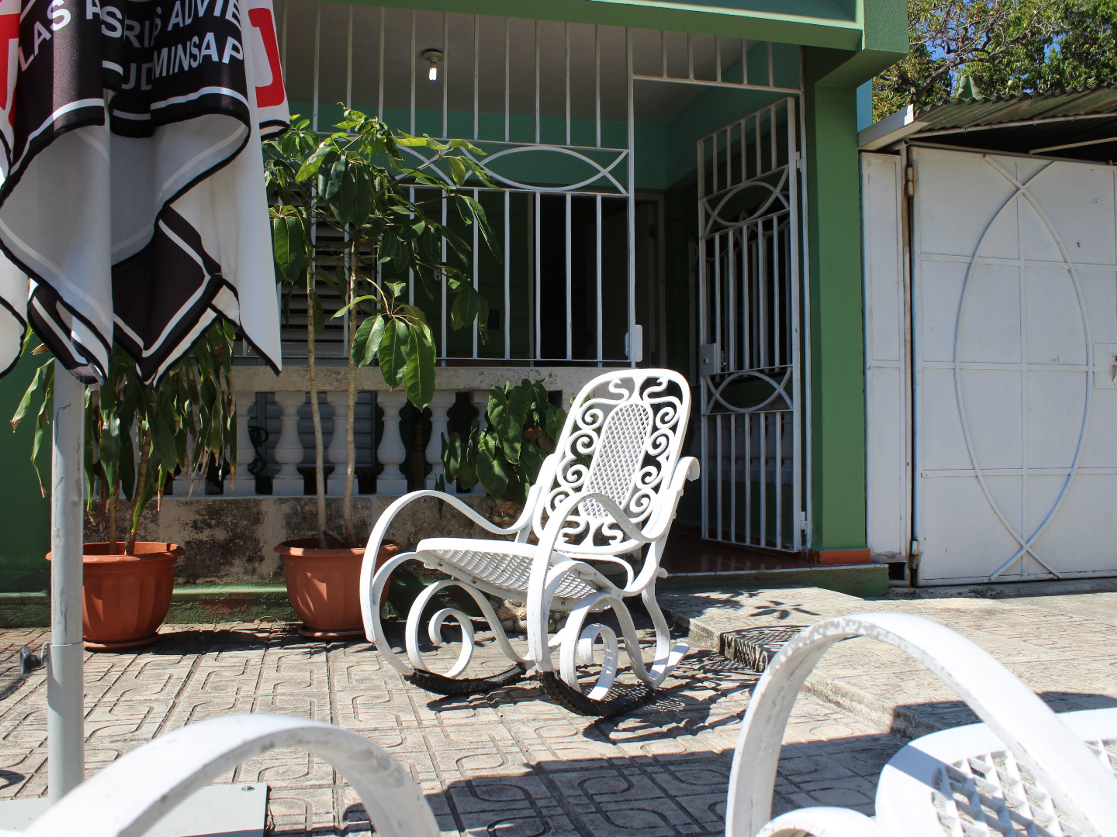 Casa Almendares, CALLE PARQUE, No. 65House's front terrace