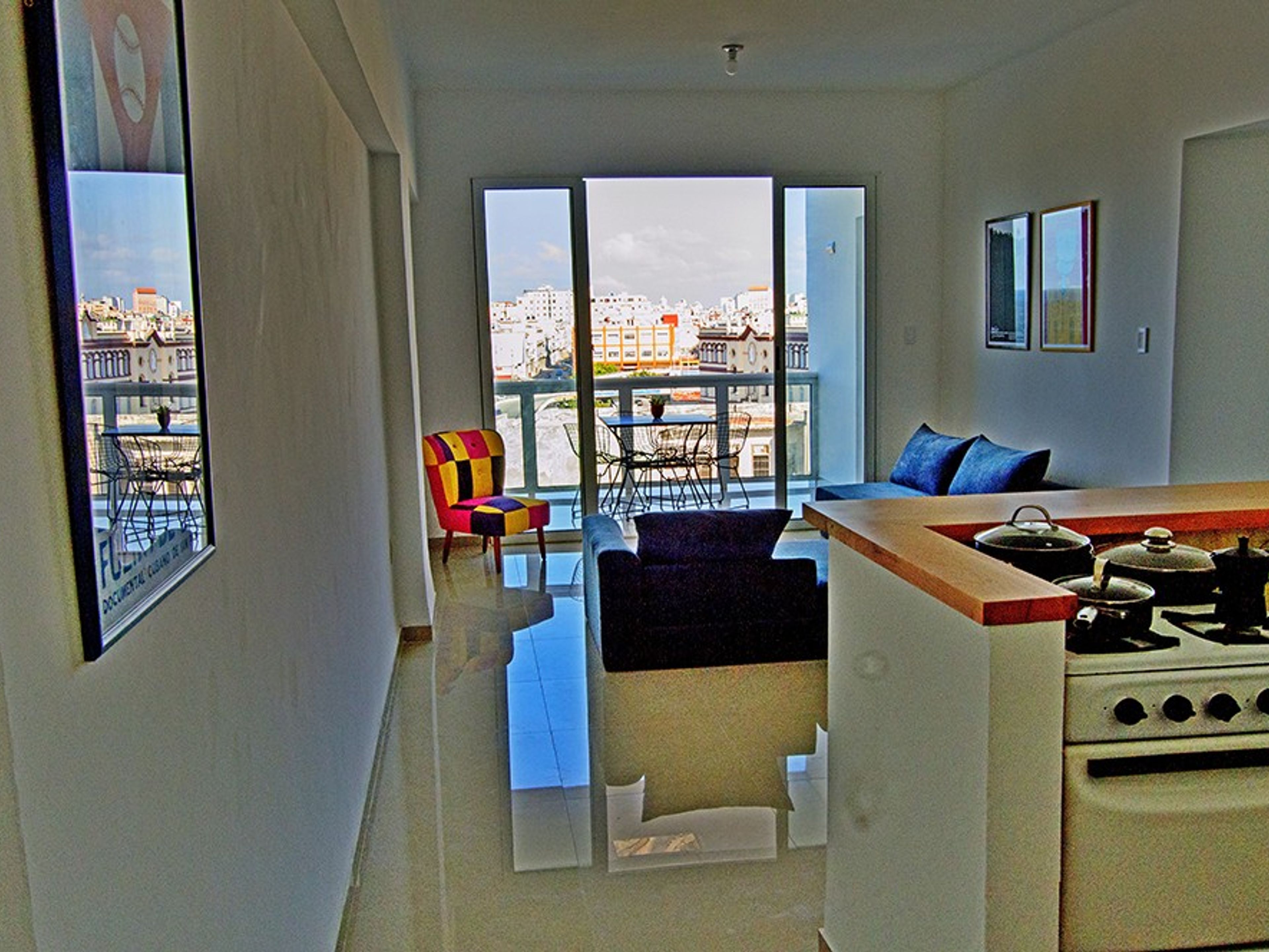 Casa Medina Centro Habana, JOVELLAR # 1Apartment's living-dinning room