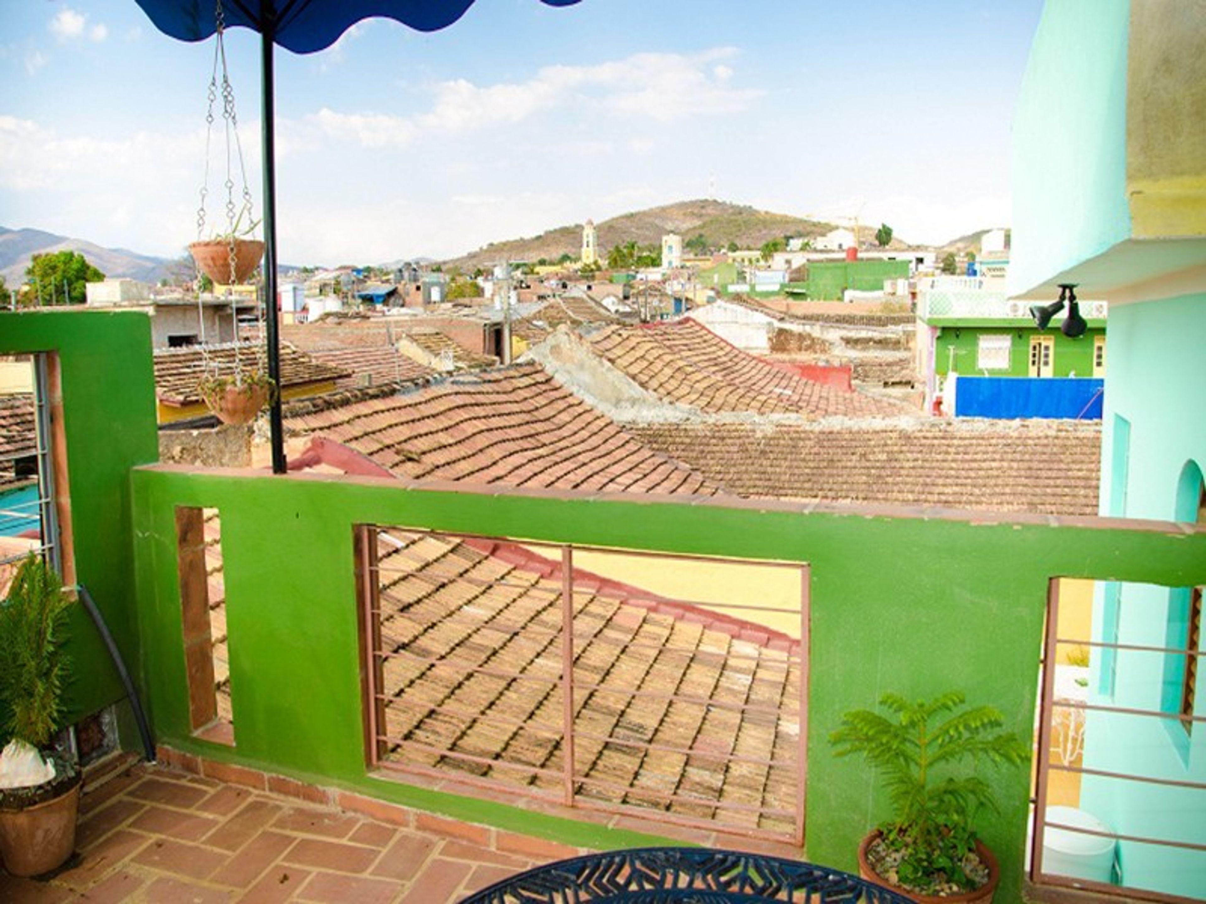 Hostal Sol Trinidad, SIMÓN BOLIVAR (Desengaño), No. 254 - House's terrace view with old city view