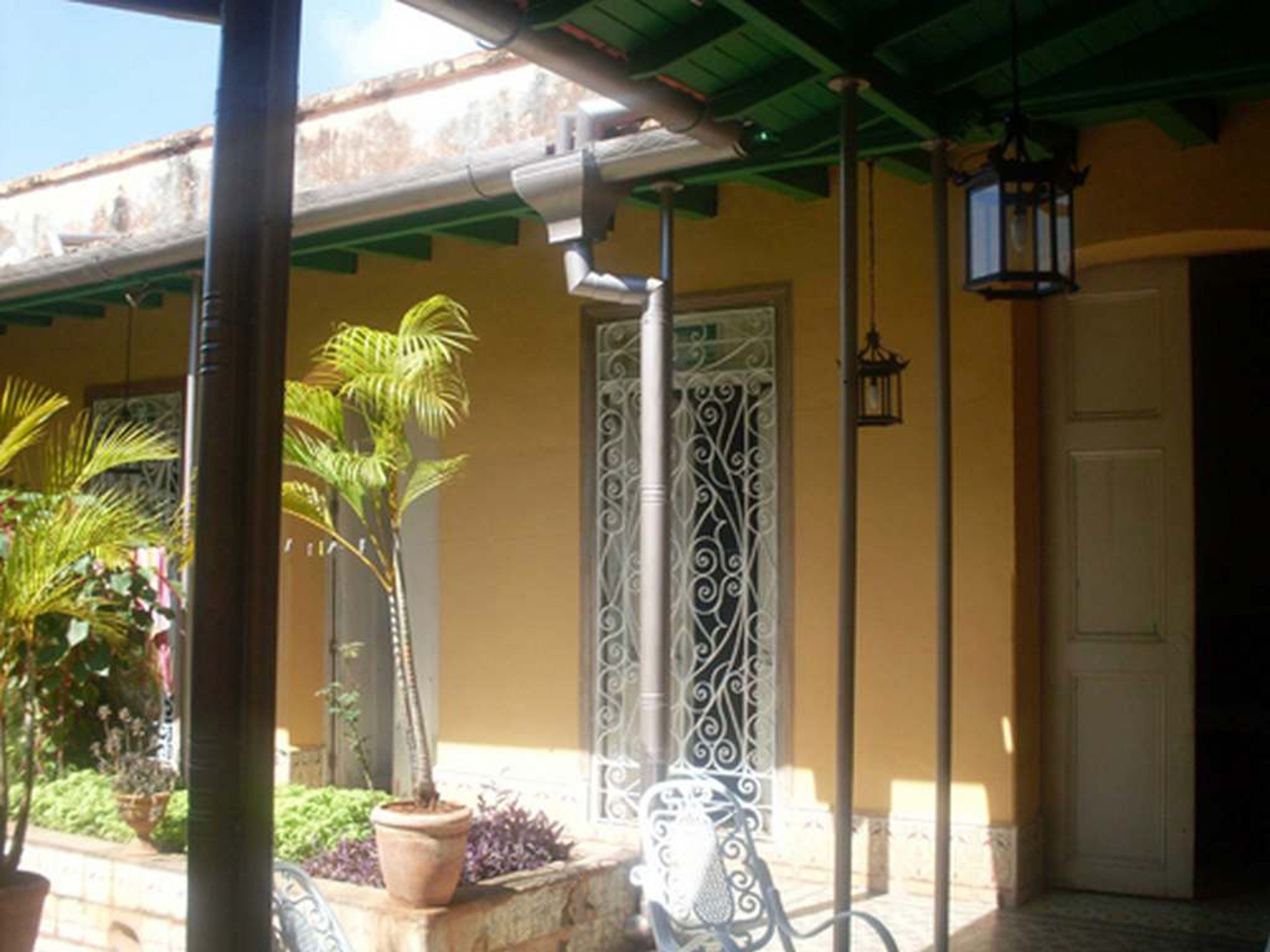 Hostal Familia Gil Lemes, JOSÉ MARTÍ (Jesús María) No. 263House's interior patio view
