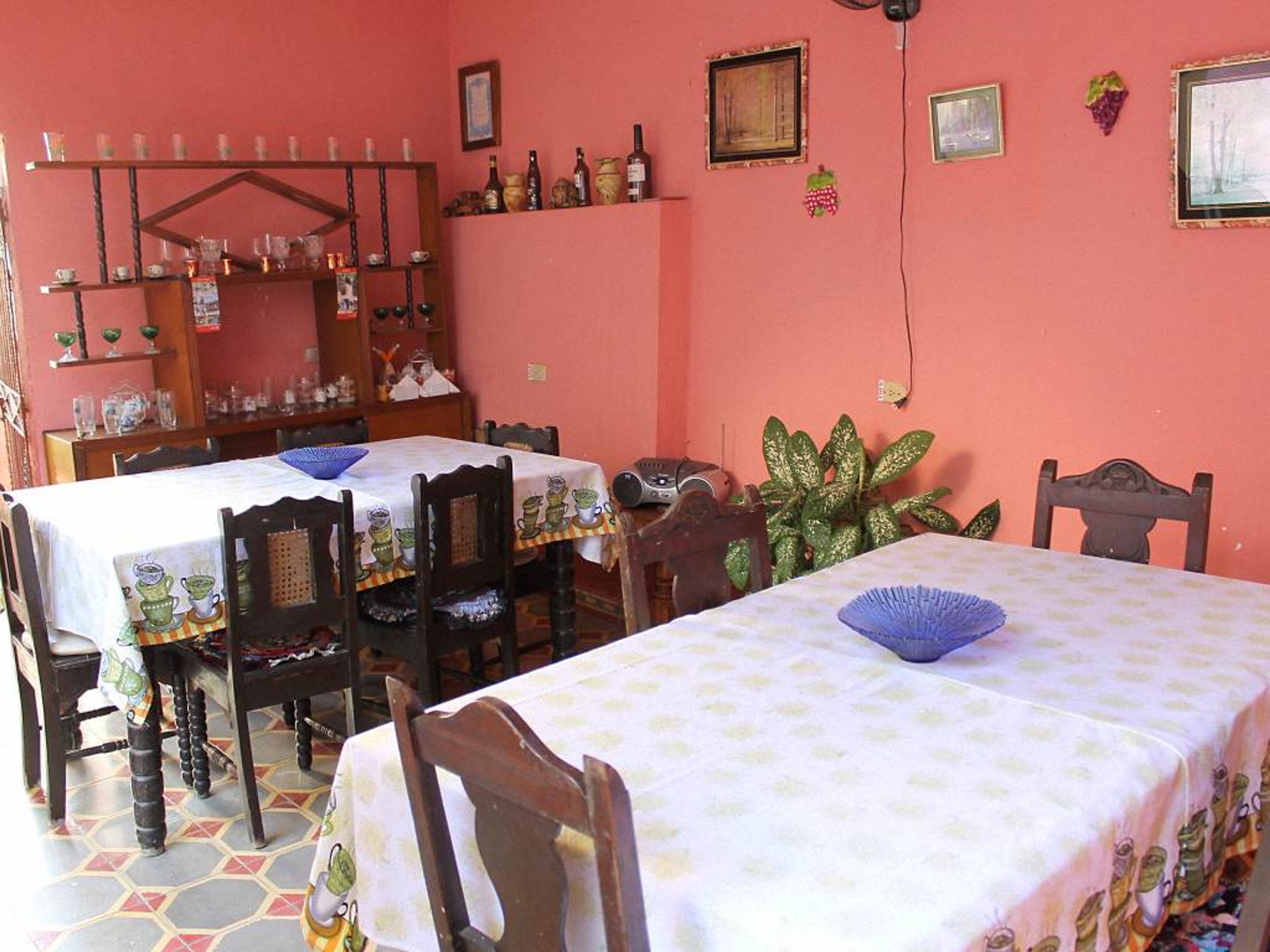 Hostal Marilyn y Mandy, CAMILO CIENFUEGOS (Santo Domingo), No. 352House's dinning room