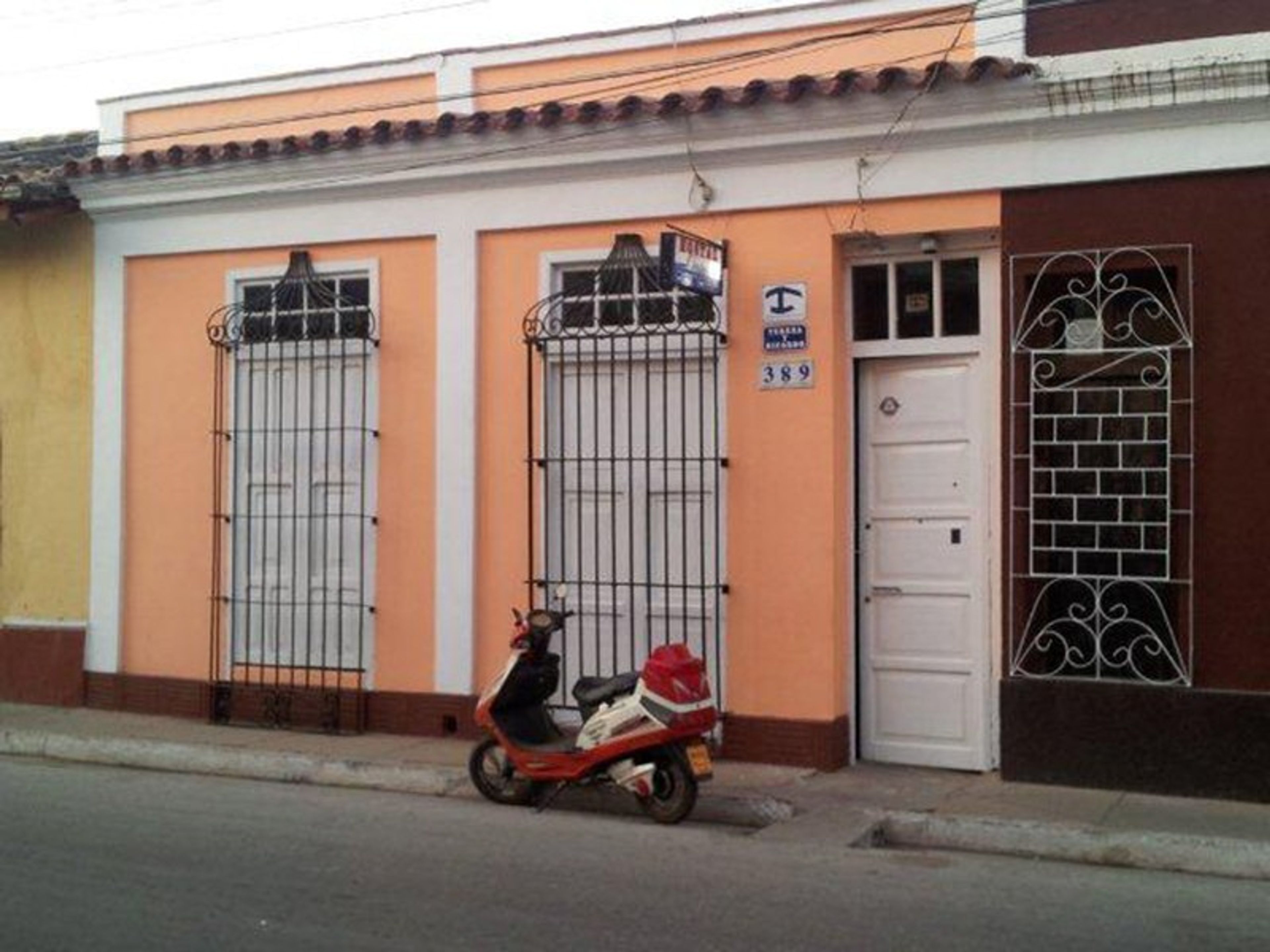 Hostal OasISabel, FRANK PAÍS (Del Carmen) No, 389