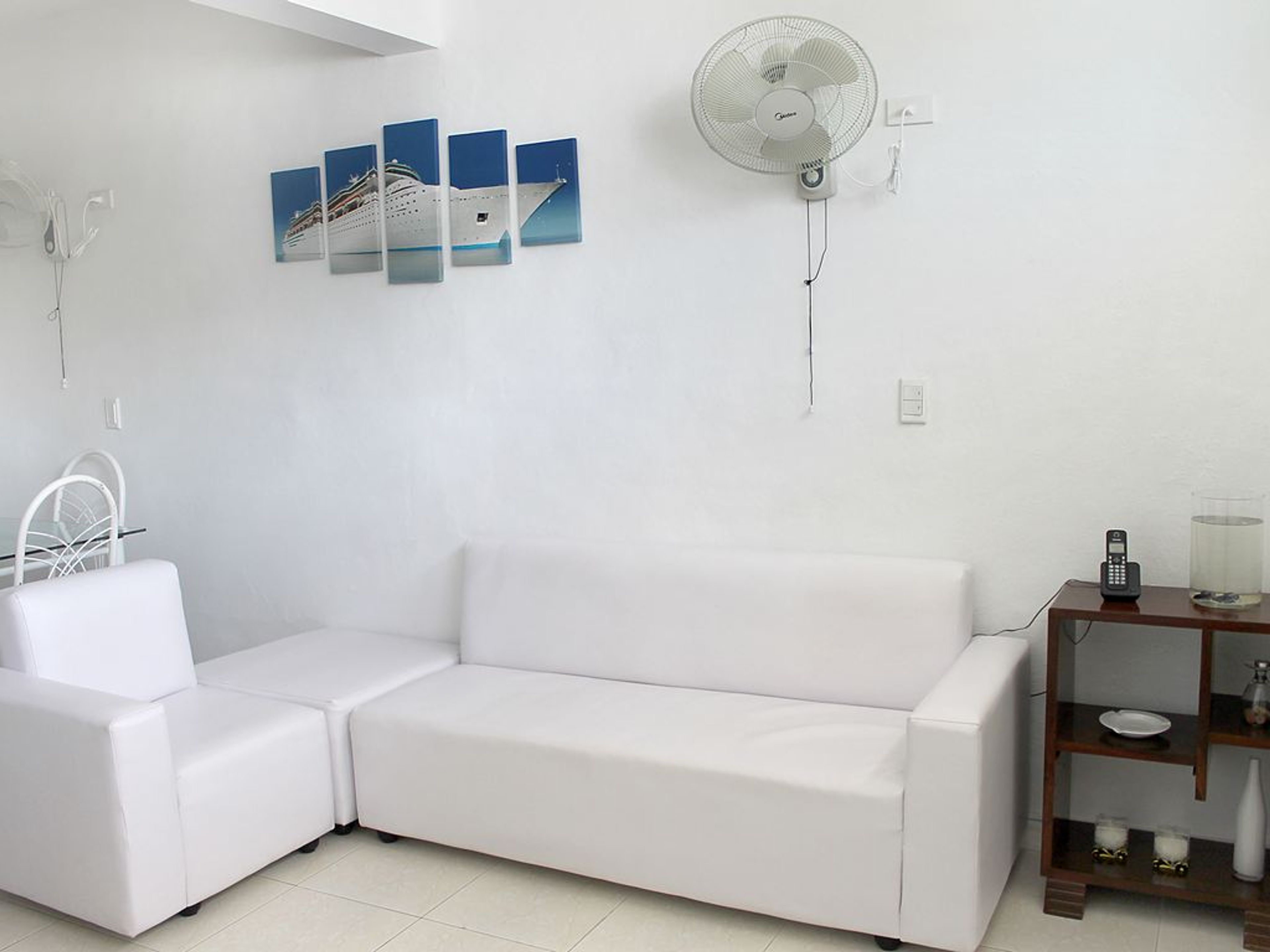 Hostal Avenida Crucero, CALLE LA MAR, No.4101House's living room