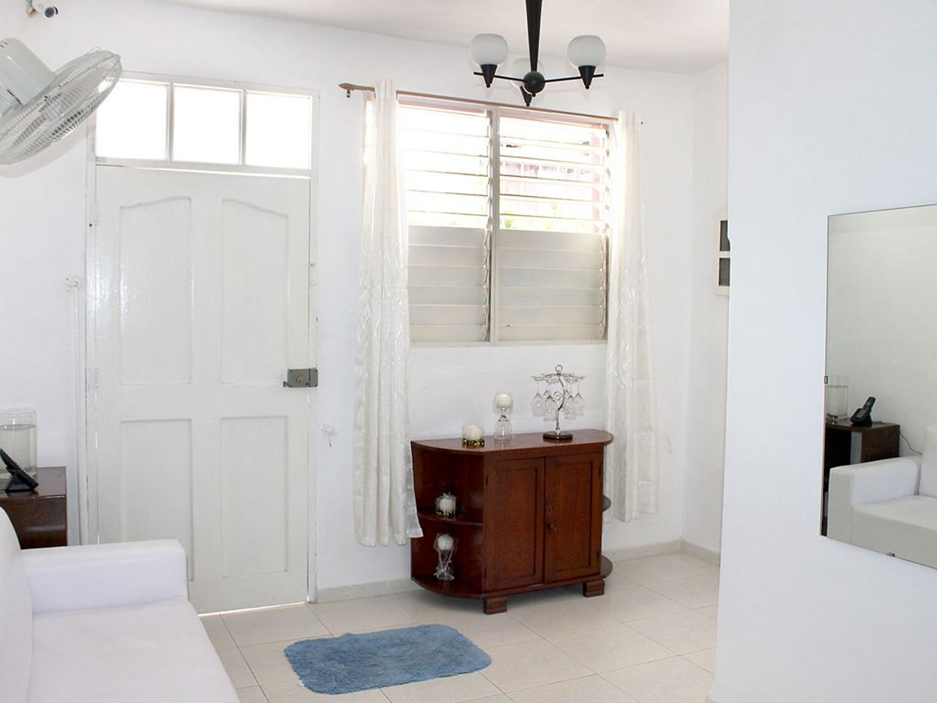 Hostal Avenida Crucero, CALLE LA MAR, No.4101House's living room