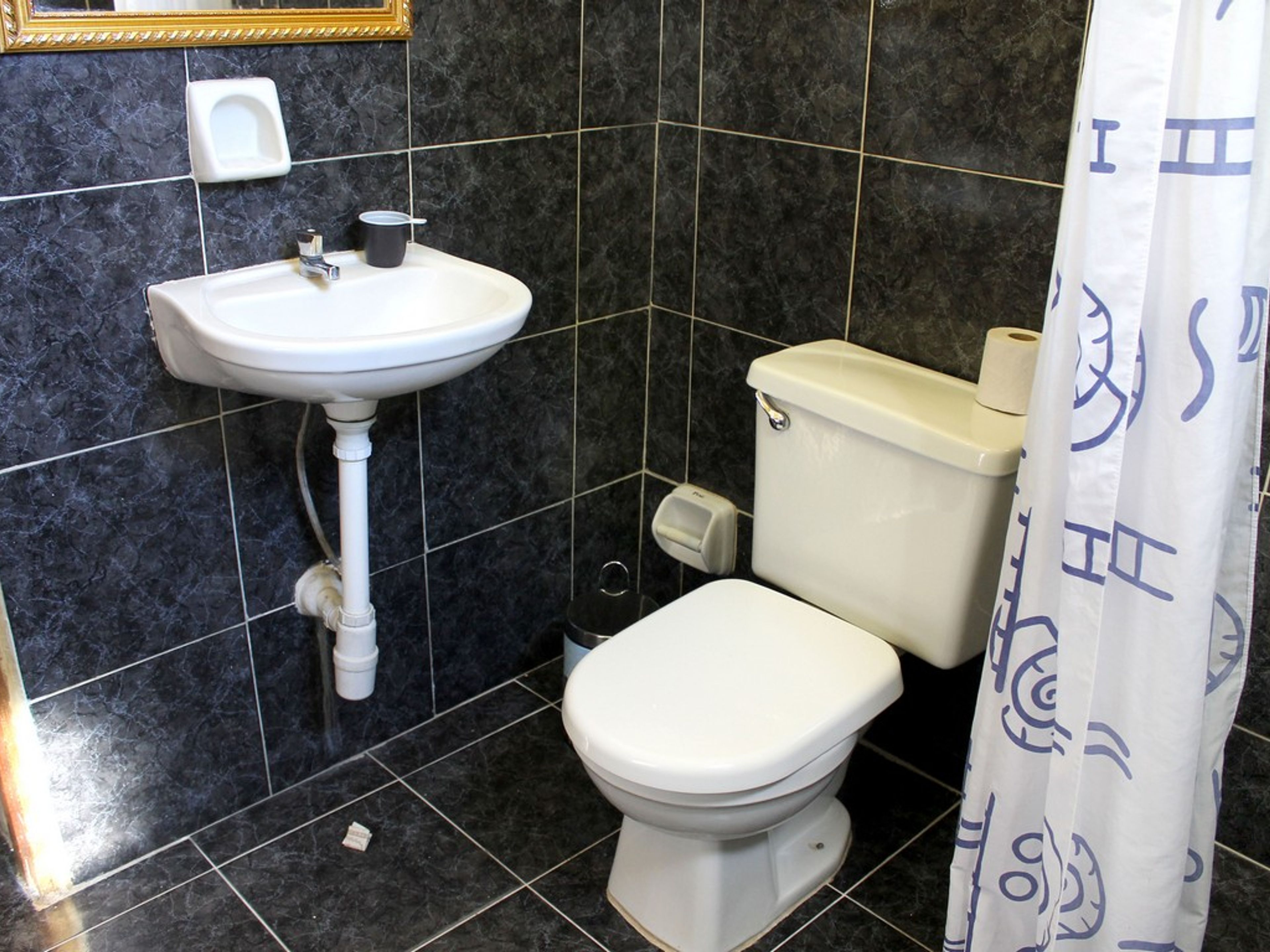 Hostal El Dorado, IZNAGA, No. 5Bathroom´s 1 view