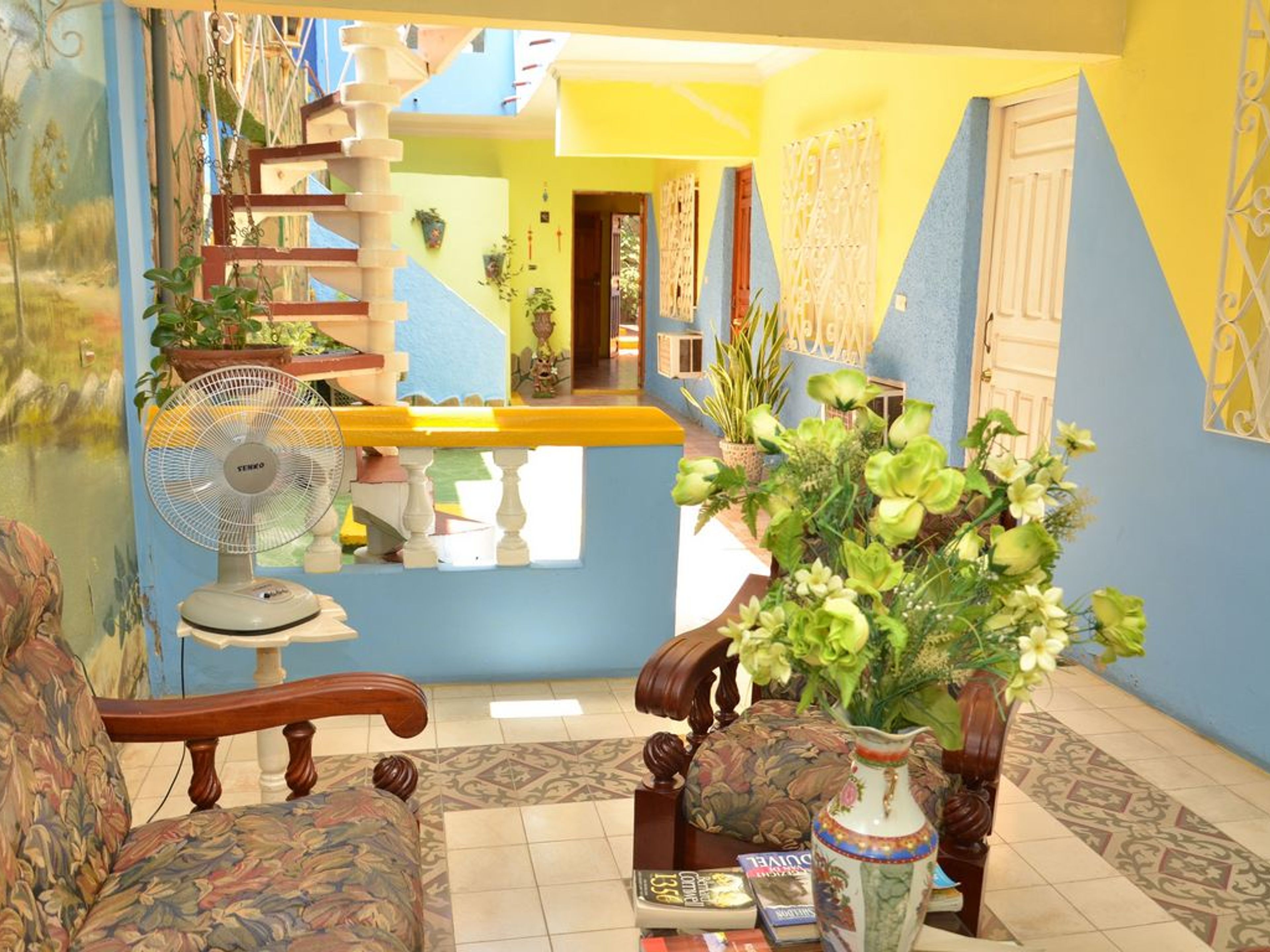 Hostal Jorge Méndez, CAMILO CIENFUEGOS (Santo Domingo), No.121House's indoor patio view