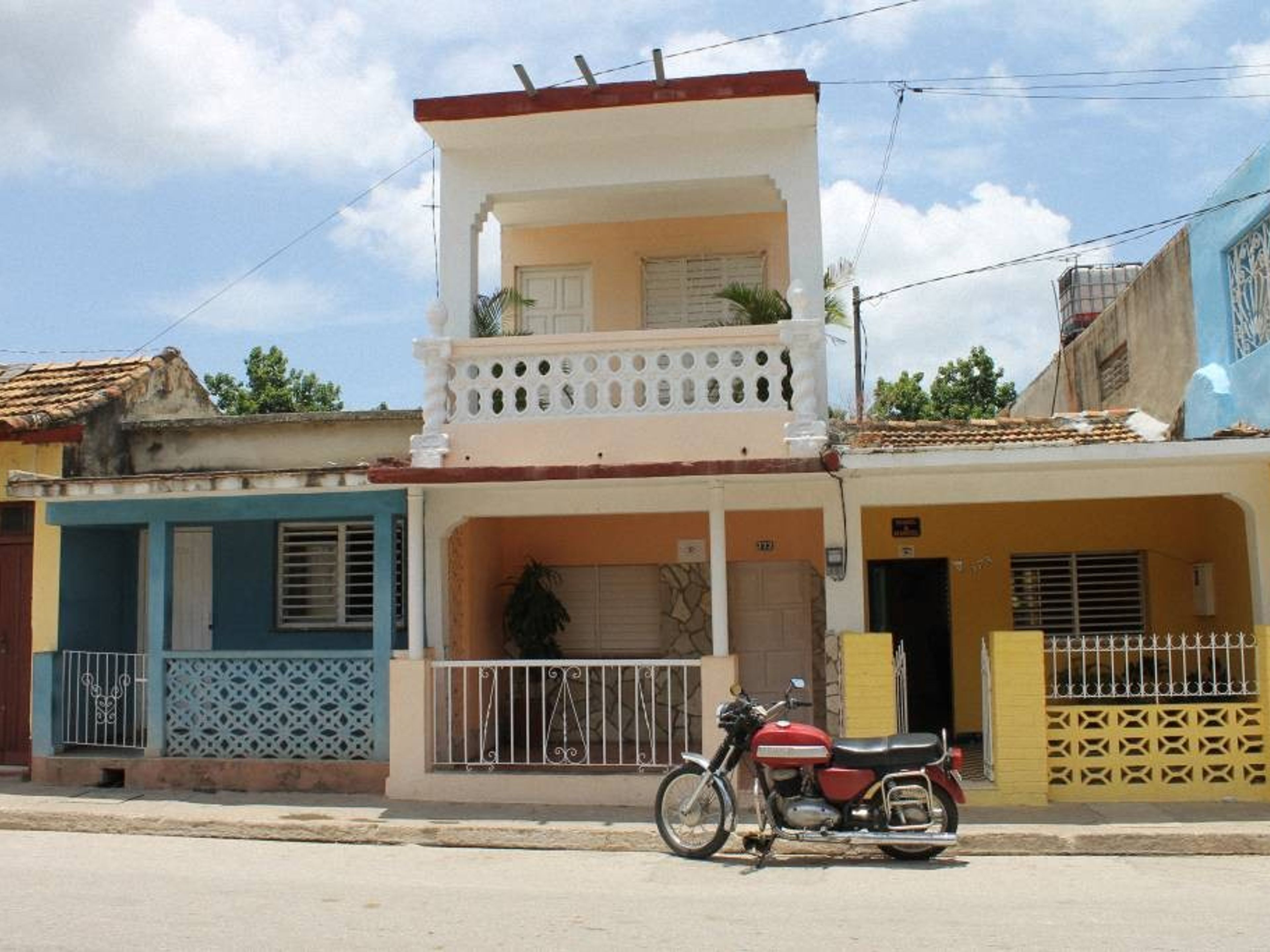 Hostal Don Vivas, FRANK PAÍS (Del Carmen), No. 373