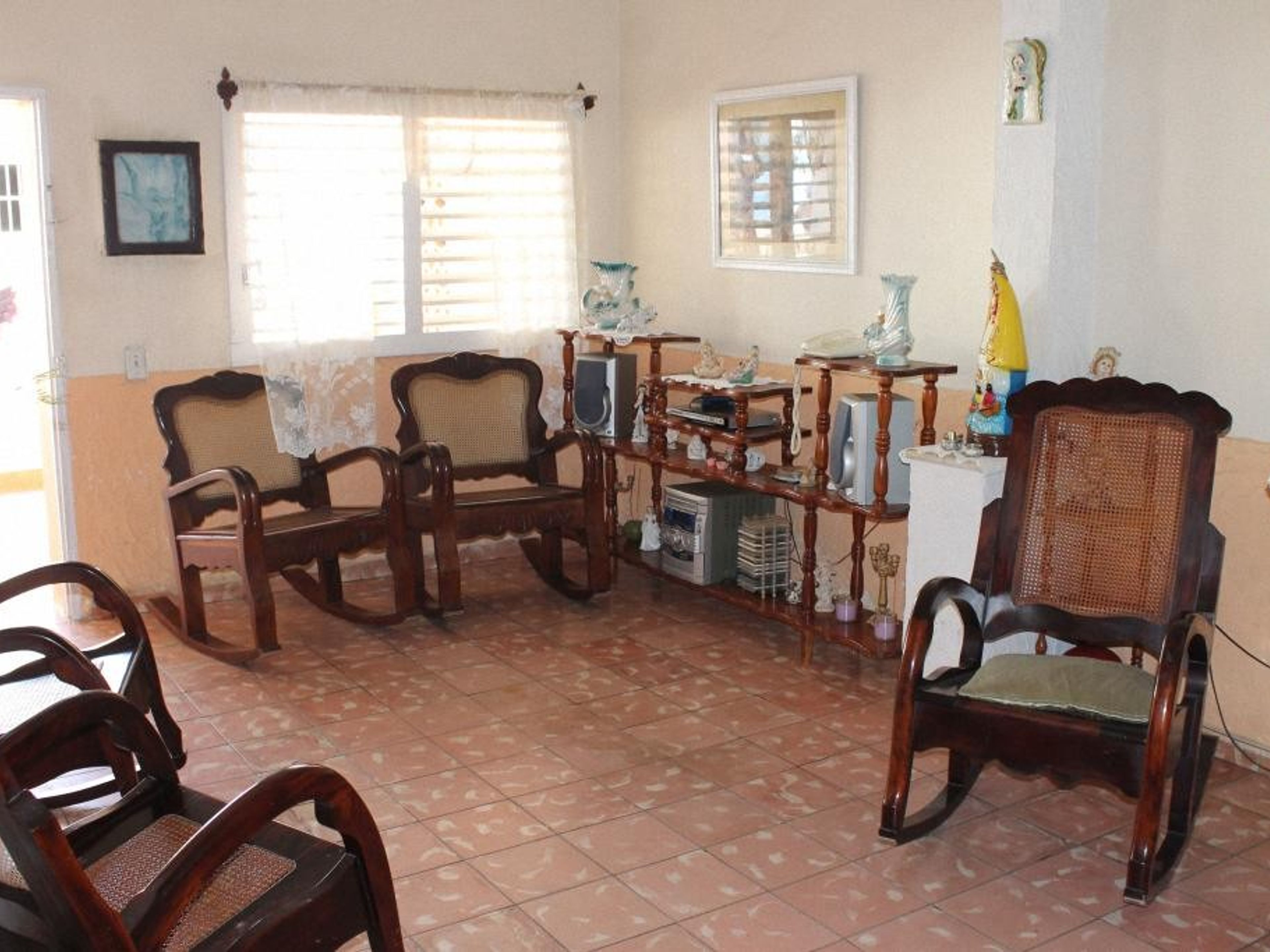 Hostal Don Vivas, FRANK PAÍS (Del Carmen), No. 373House living room