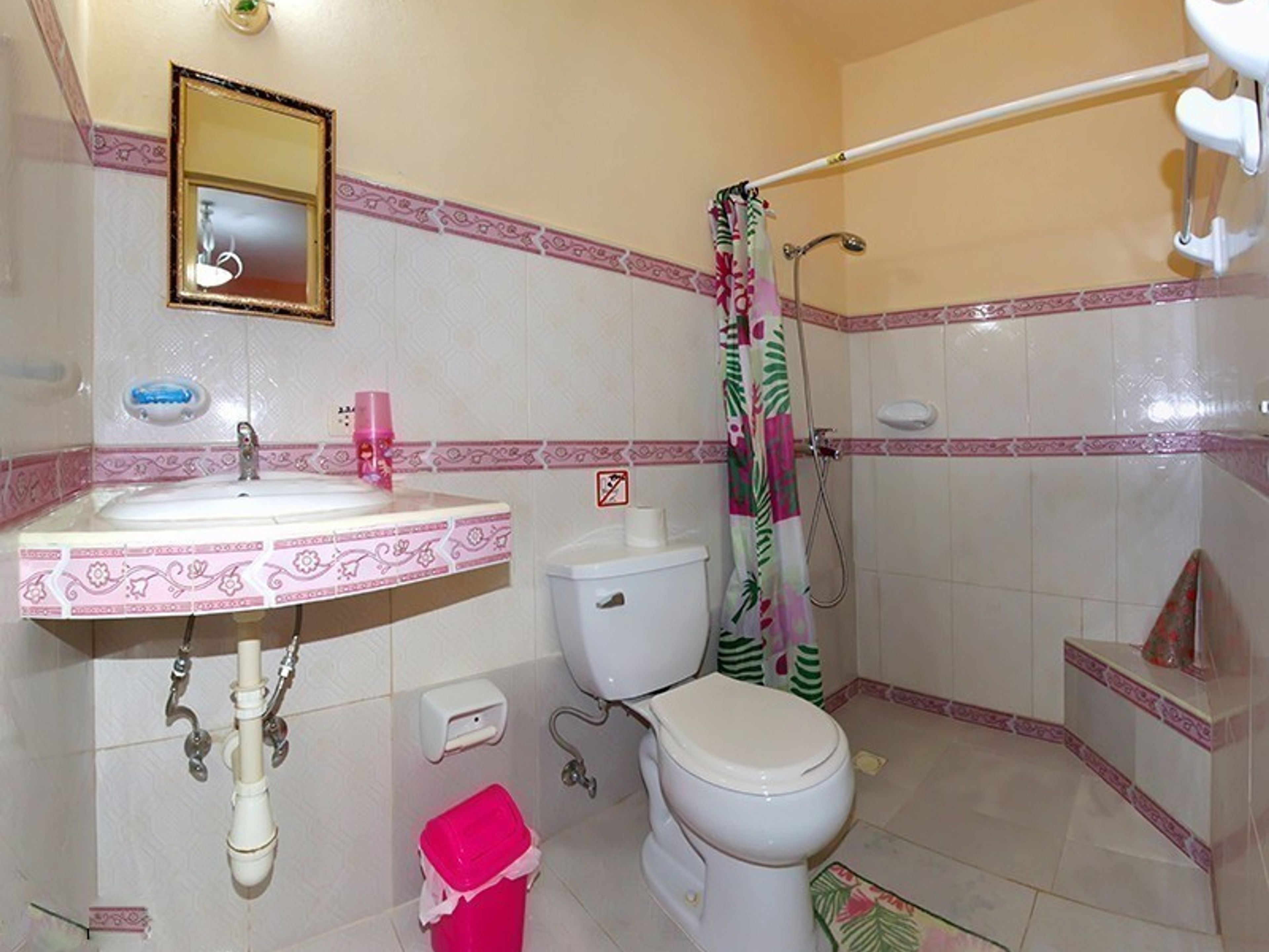 Casa Colonial Villa Martinez, SANTA ANA, No. 565-ABathroom's 1 view