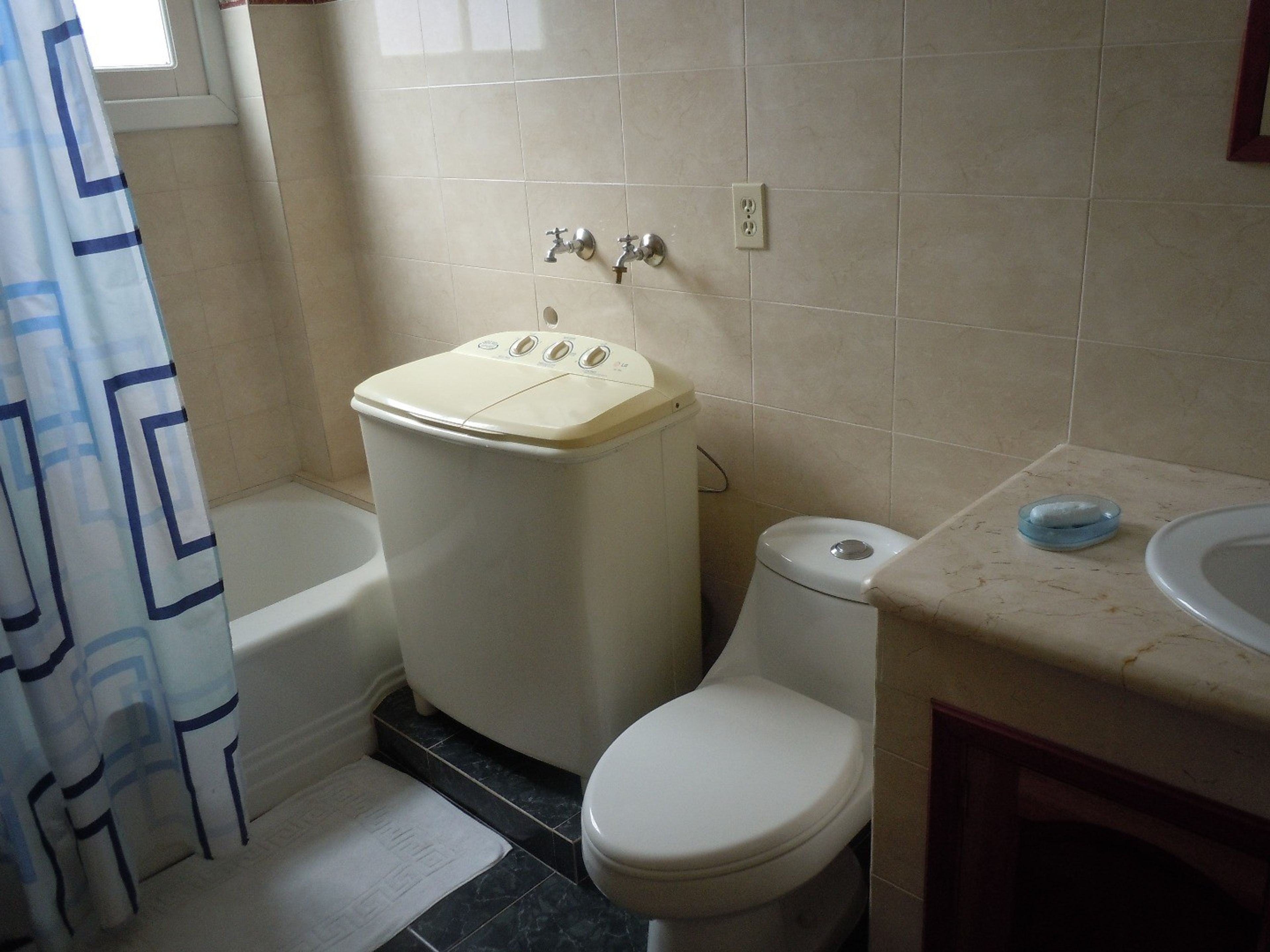 Дом Mary 23 y 12, CALLE 12, No. 510Bathroom's view