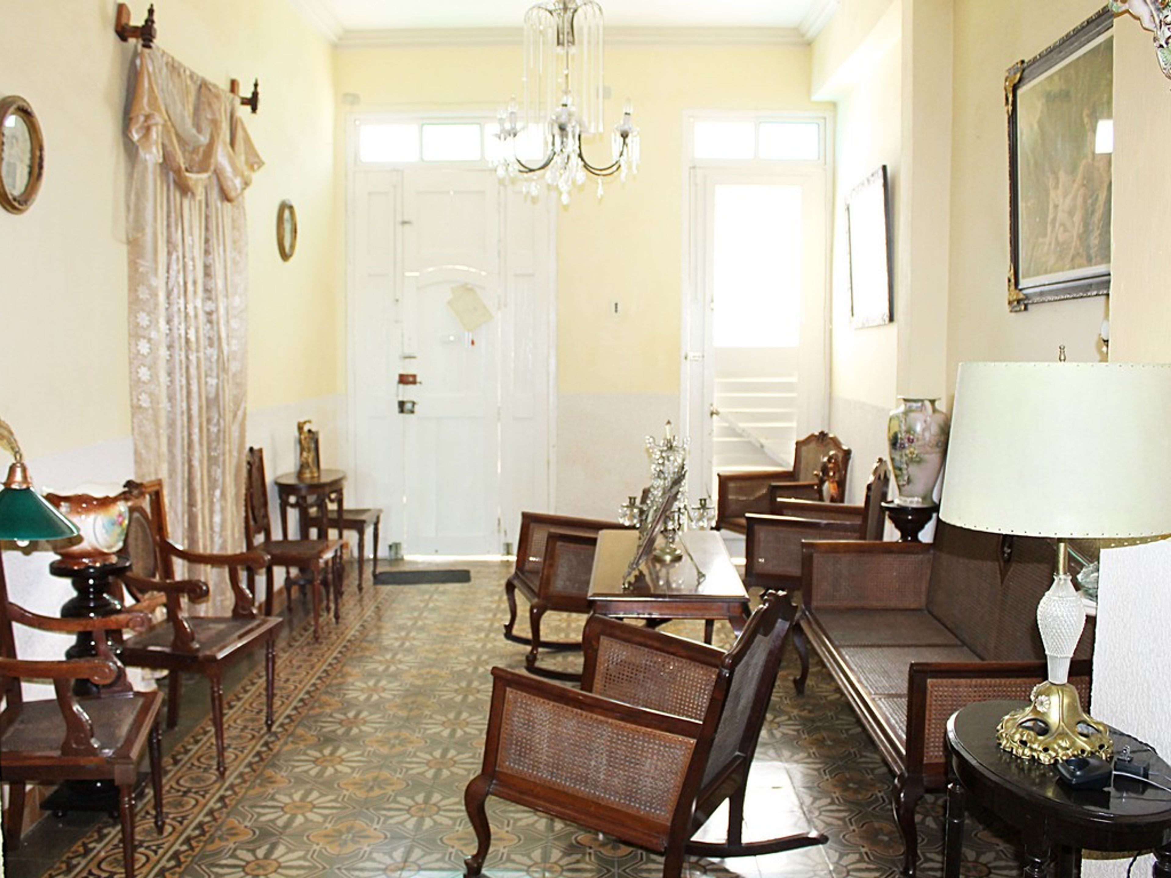 Casa Mario y Damaris, CAMILO CIENFUEGOS (Santo Domingo), No. 71-BHouse's living room