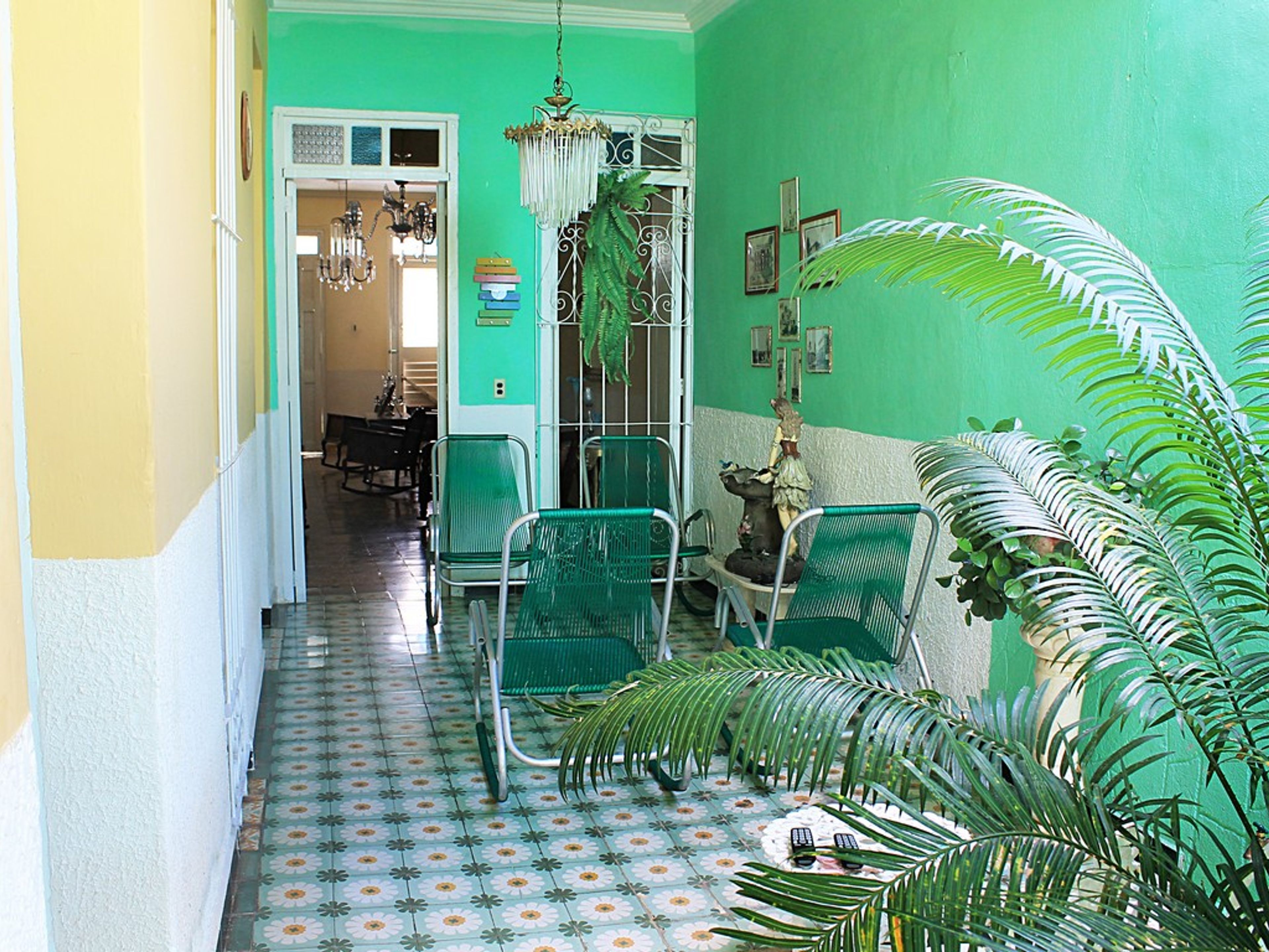 Casa Mario y Damaris, CAMILO CIENFUEGOS (Santo Domingo), No. 71-BHouse's inside patio view