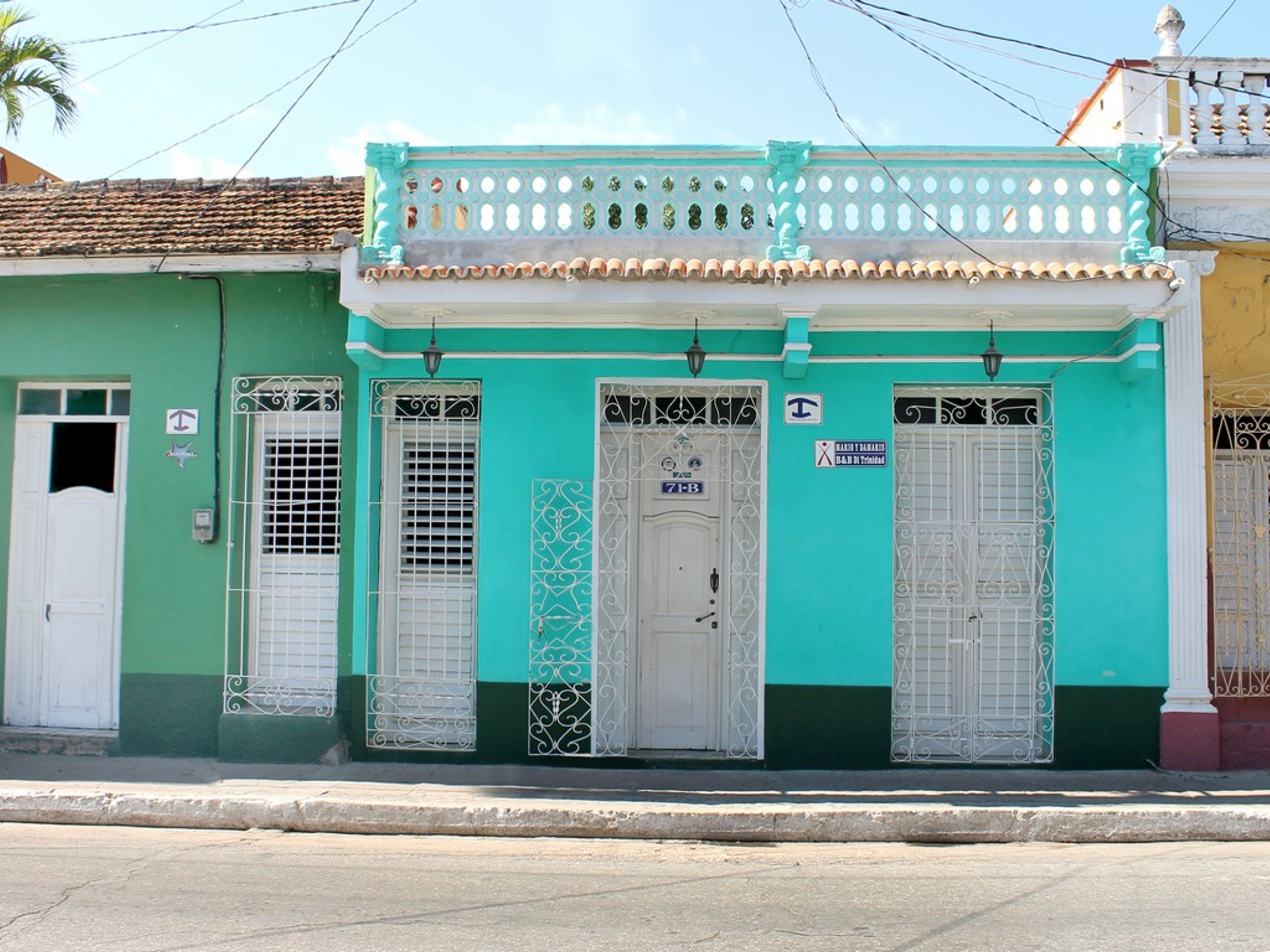 Casa Mario y Damaris, CAMILO CIENFUEGOS (Santo Domingo), No. 71-B
