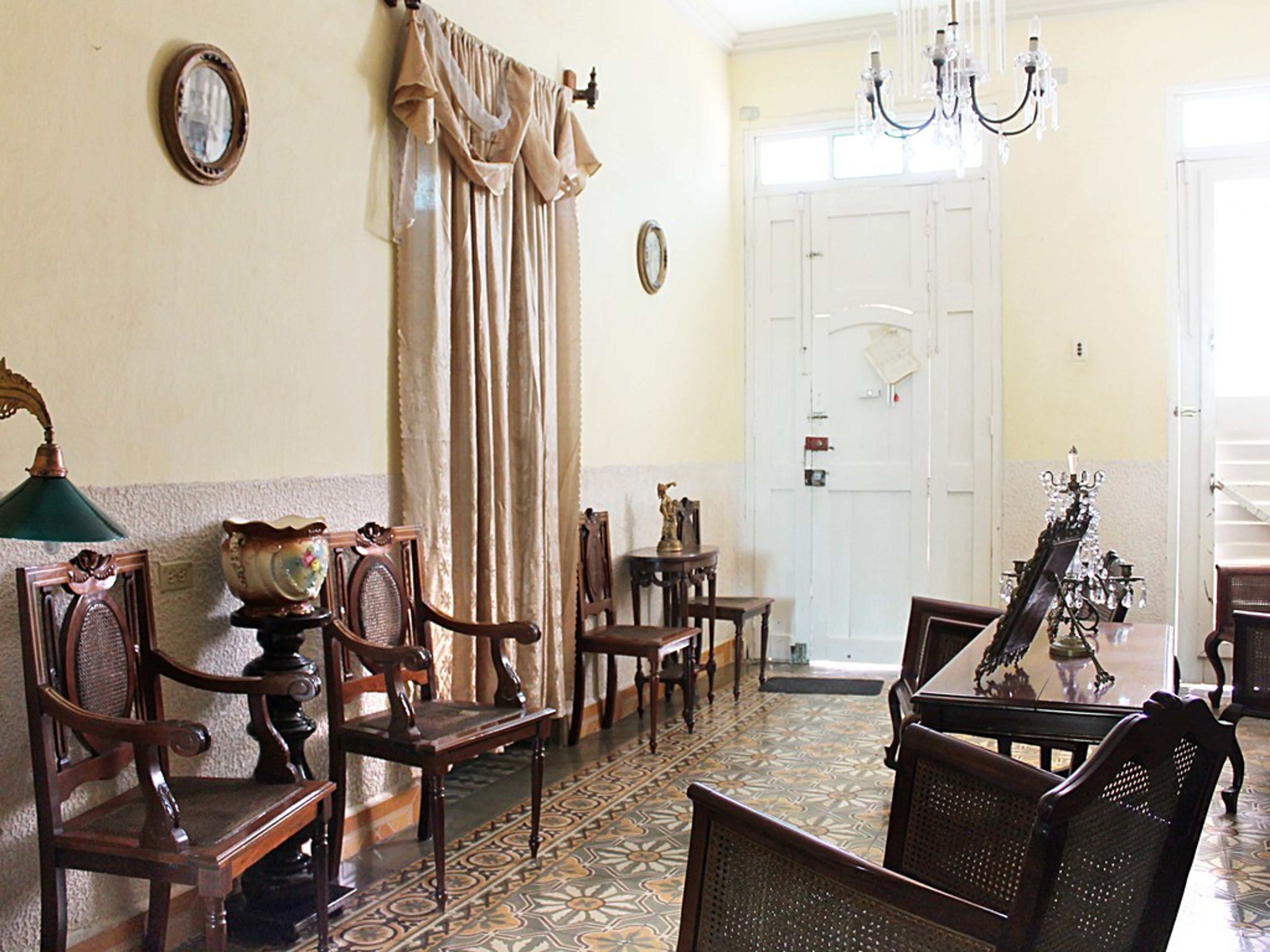 Casa Mario y Damaris, CAMILO CIENFUEGOS (Santo Domingo), No. 71-BHouse's living room details
