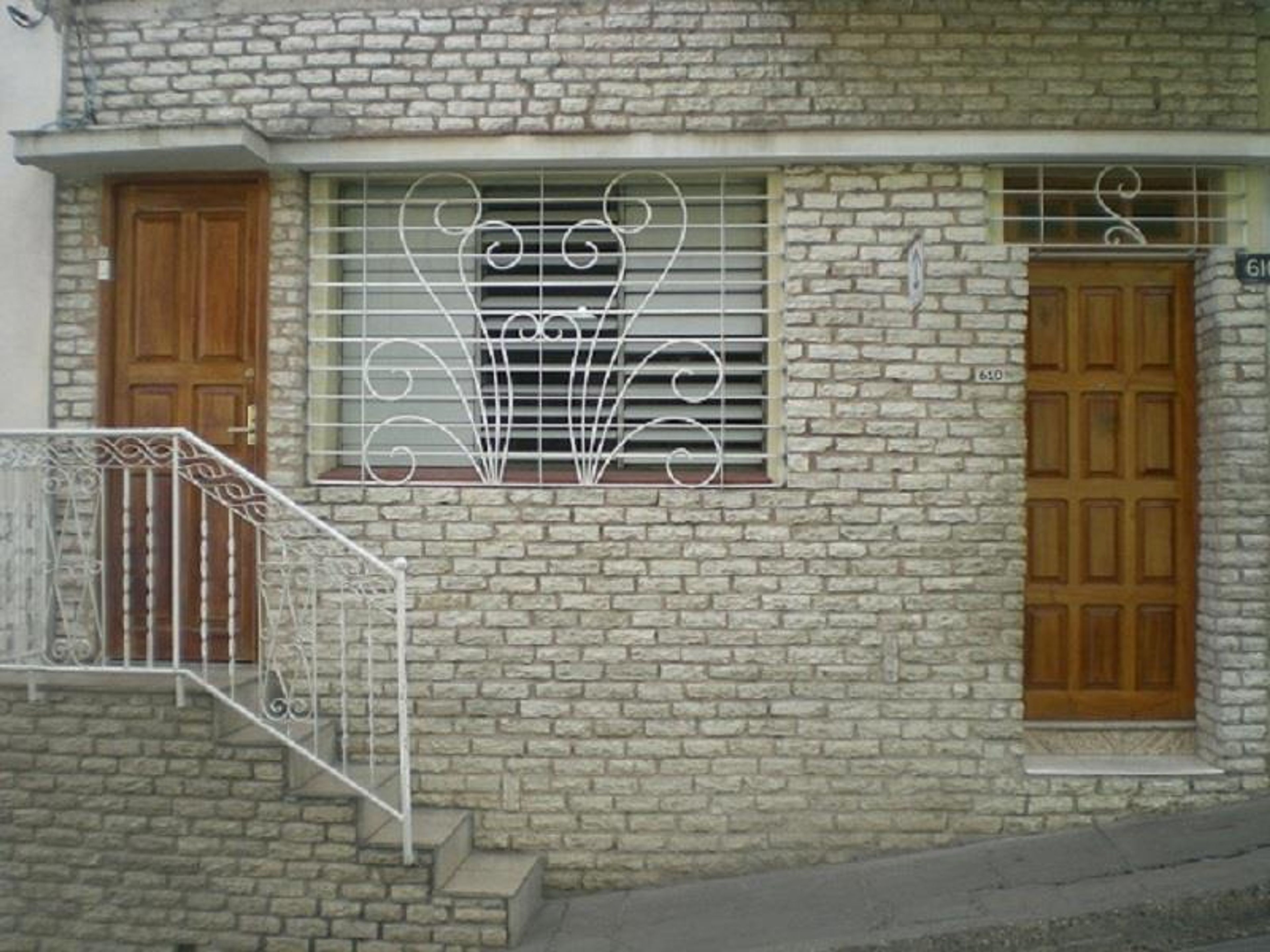 Hostal Raul y Kathy, HEREDIA, No. 610House's entrance view