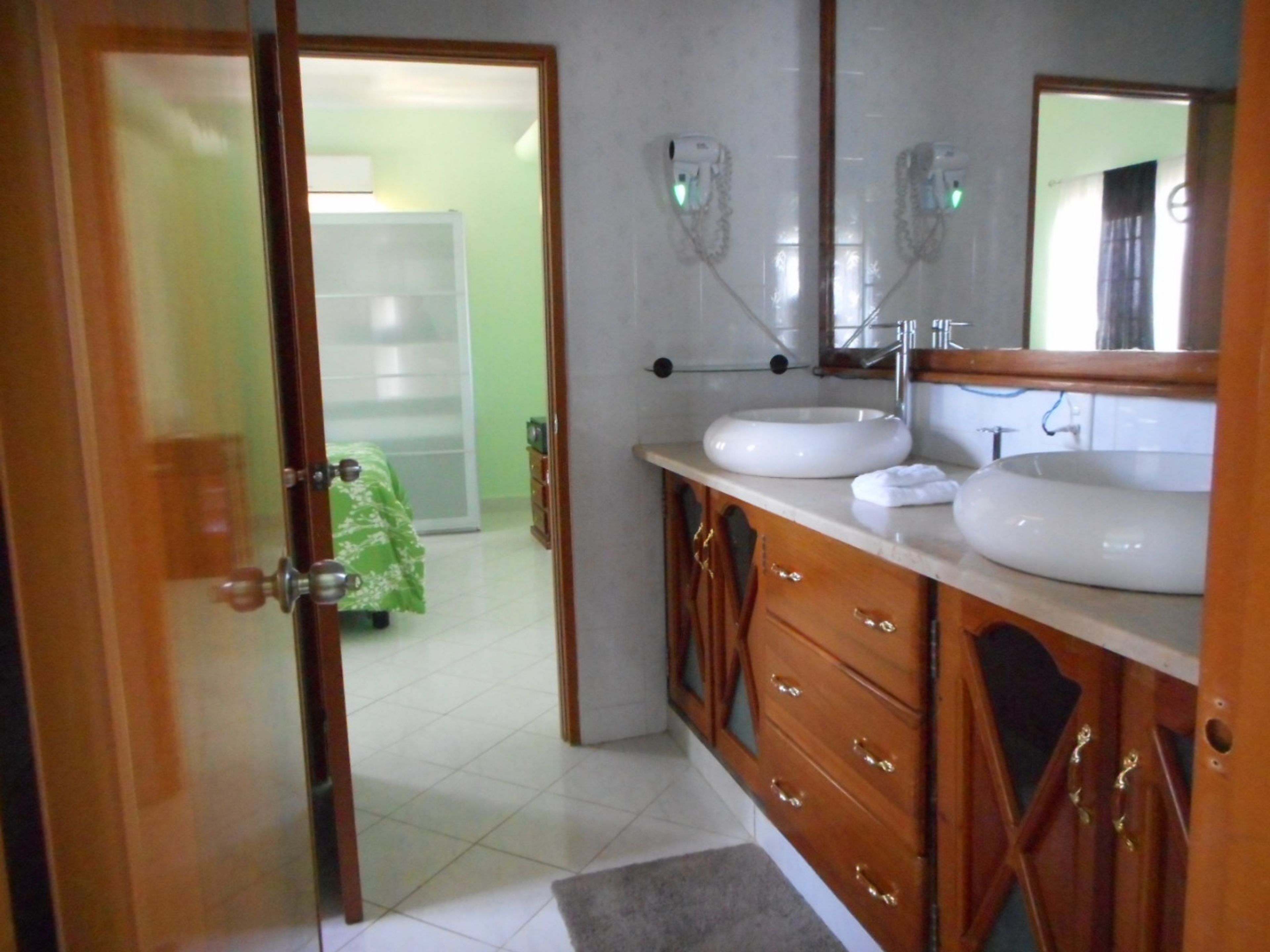 Bay View Penthouse, AGUIAR, No. 111shared bathroom