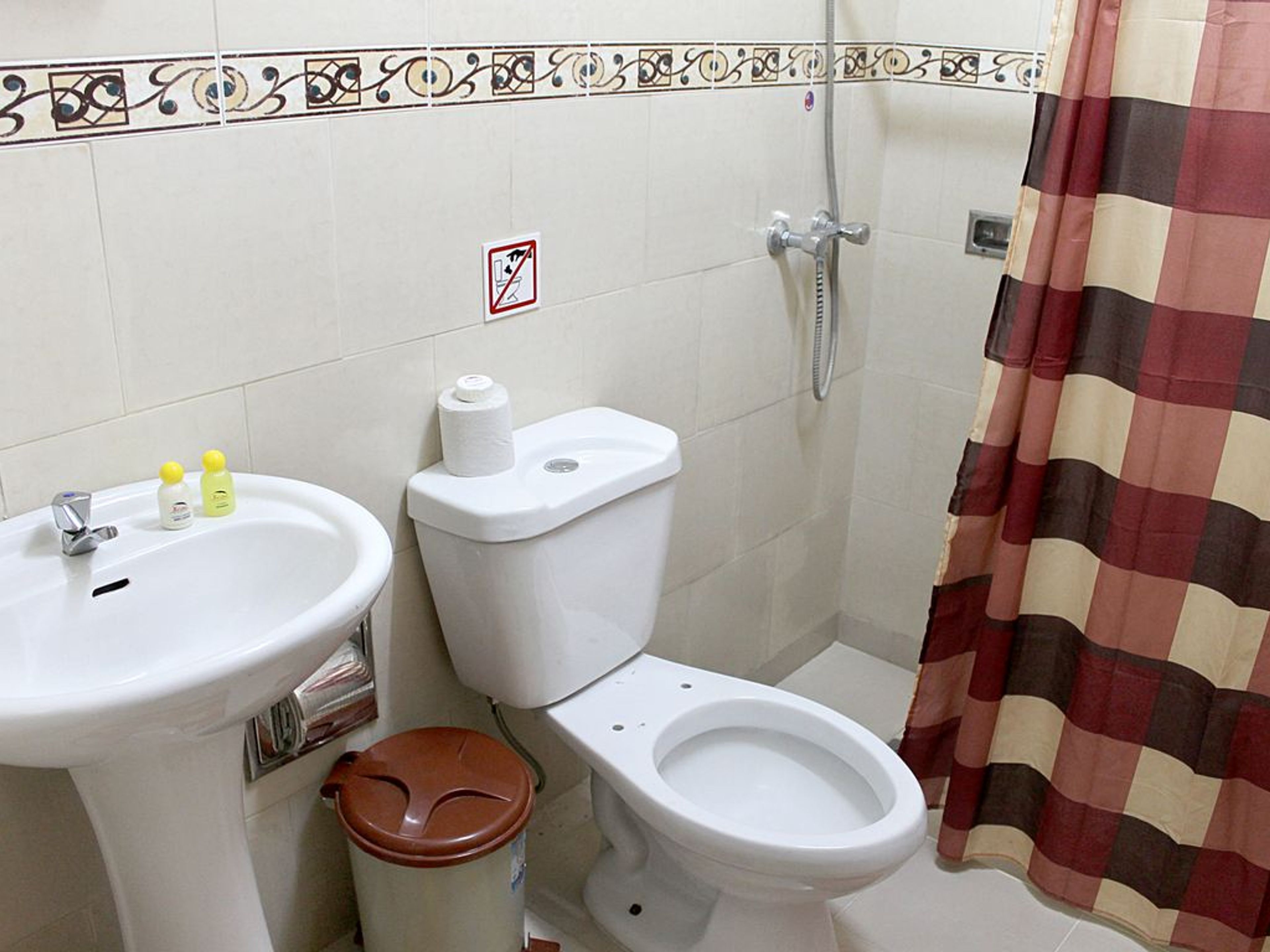 Hostal Hermanos Santaella, ERNESTO VALDÉS MUÑOZ (Media Luna), No.13Bathroom's 3 view