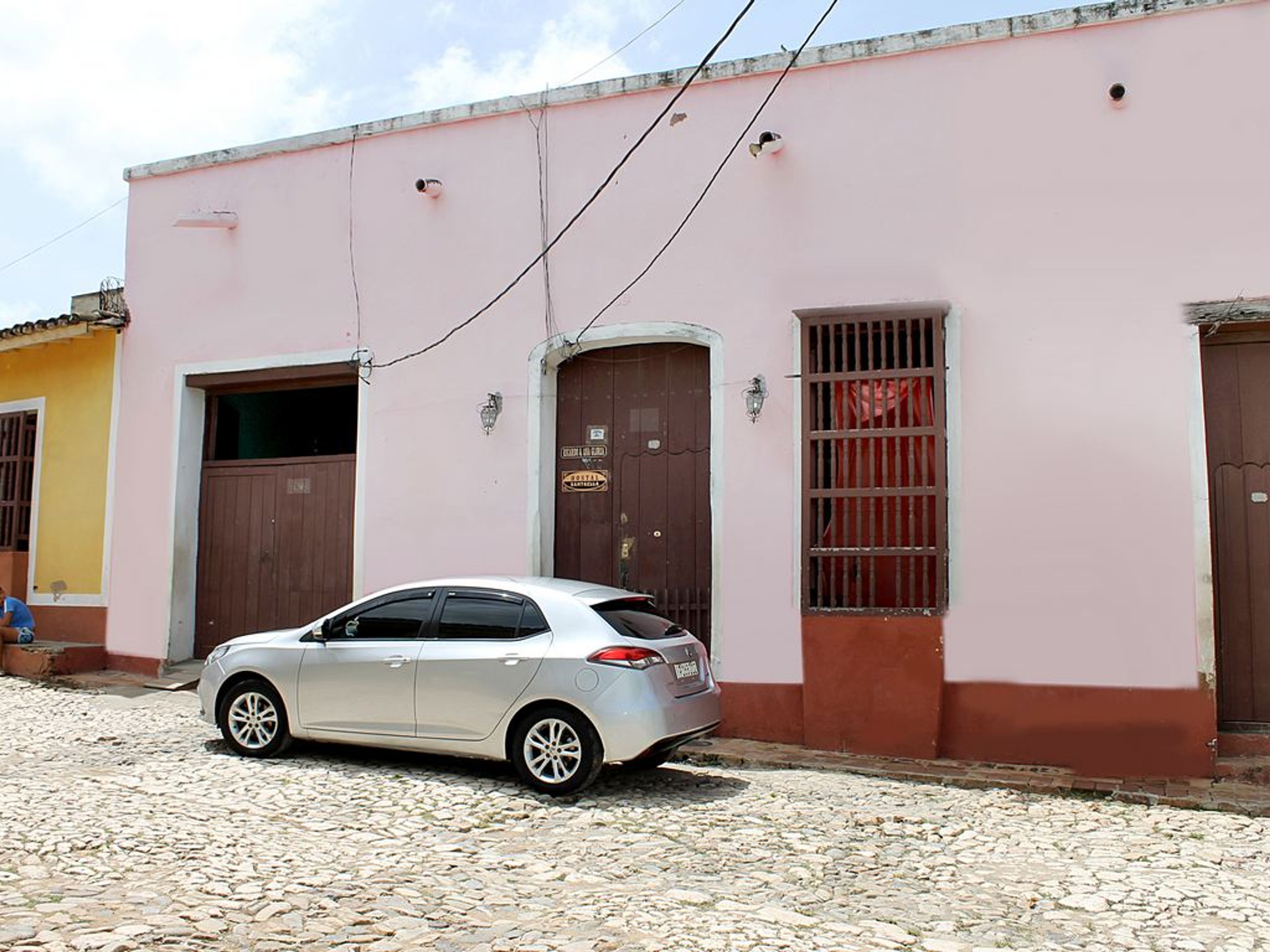 Hostal Hermanos Santaella, ERNESTO VALDÉS MUÑOZ (Media Luna), No.13