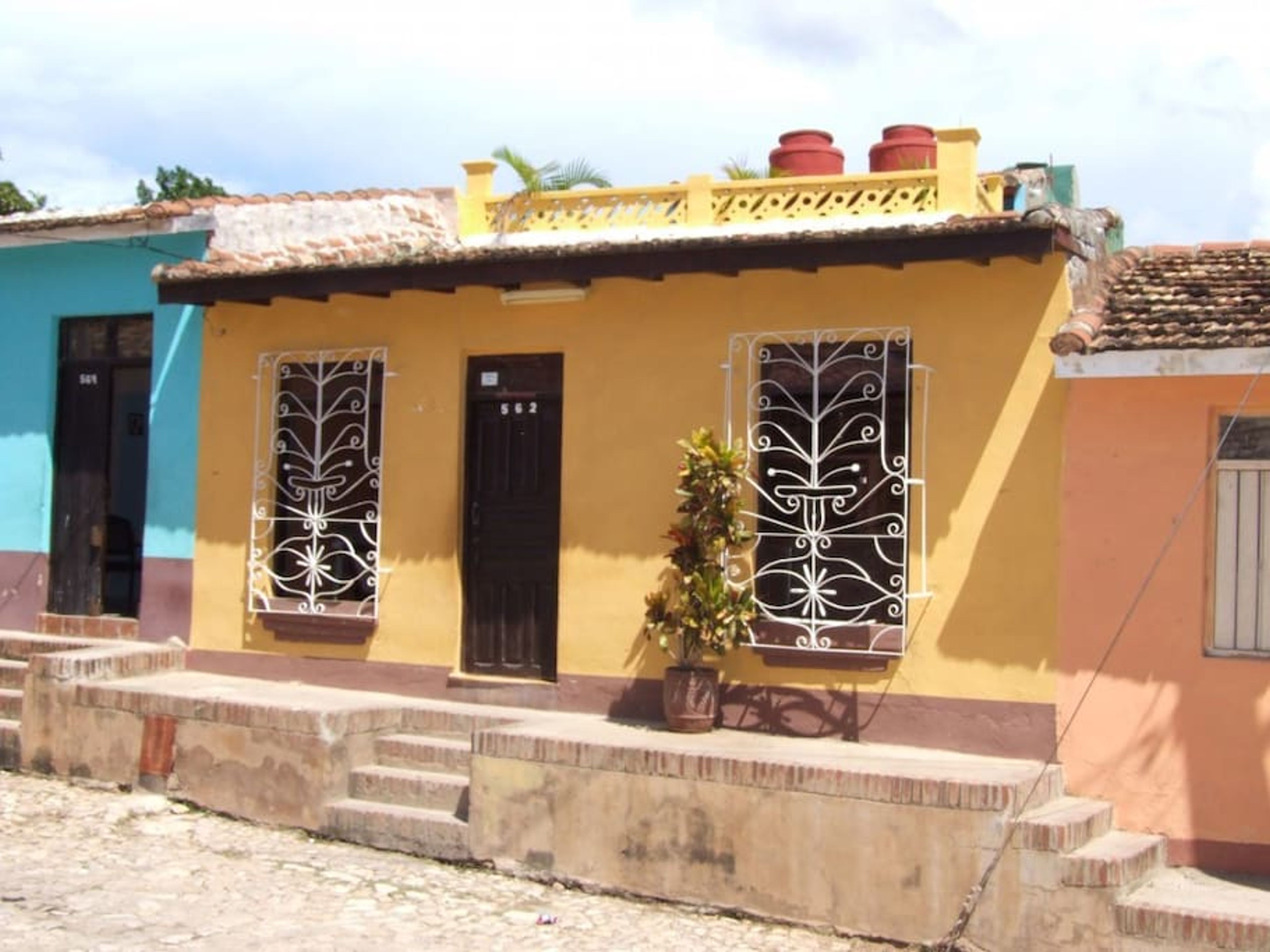 Hostal Nelba y  Carlos, JOSÉ MENDOZA (Santa Ana), No.562