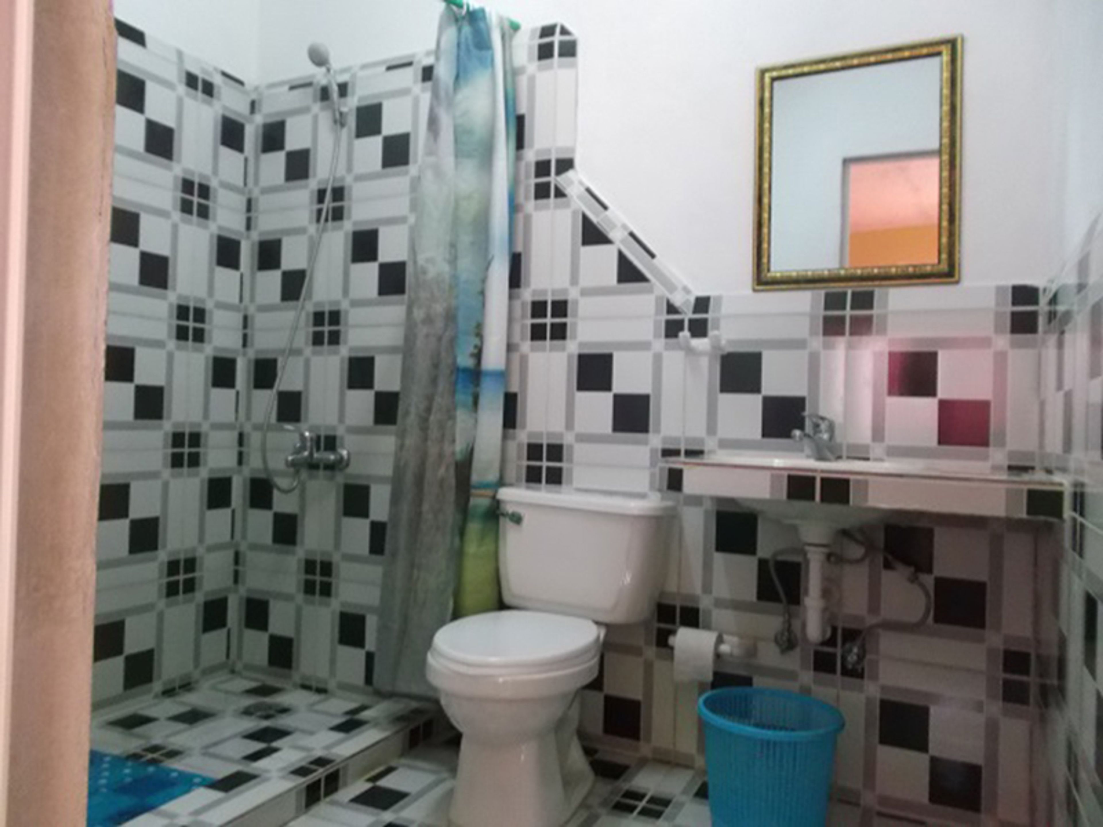 Hostal Rosas de Julio, SANTIAGO ESCOBAR (Olvido), No. 1-BPrivate bathroom 1