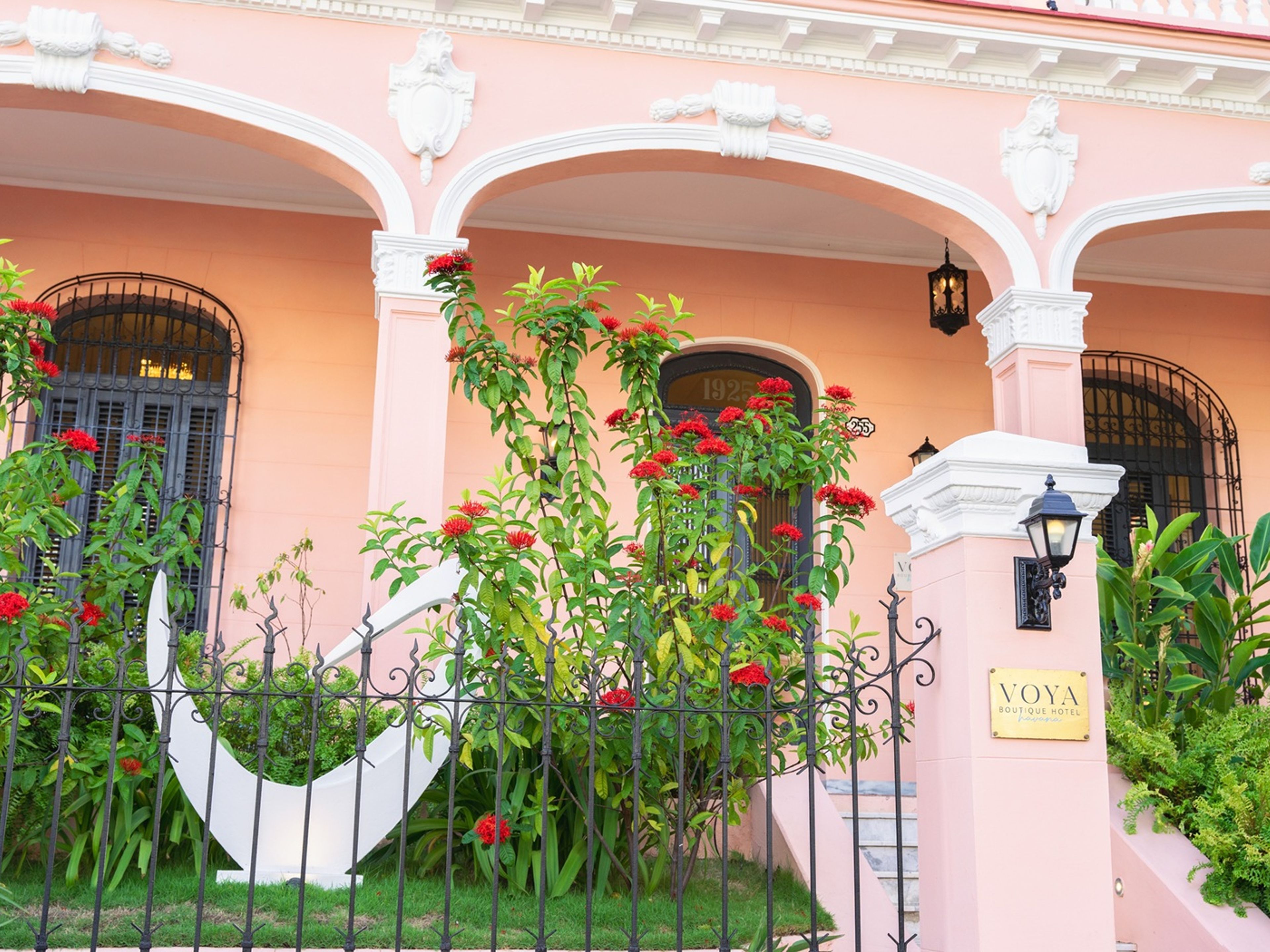 Voya Boutique, JUAN DELGADO 255