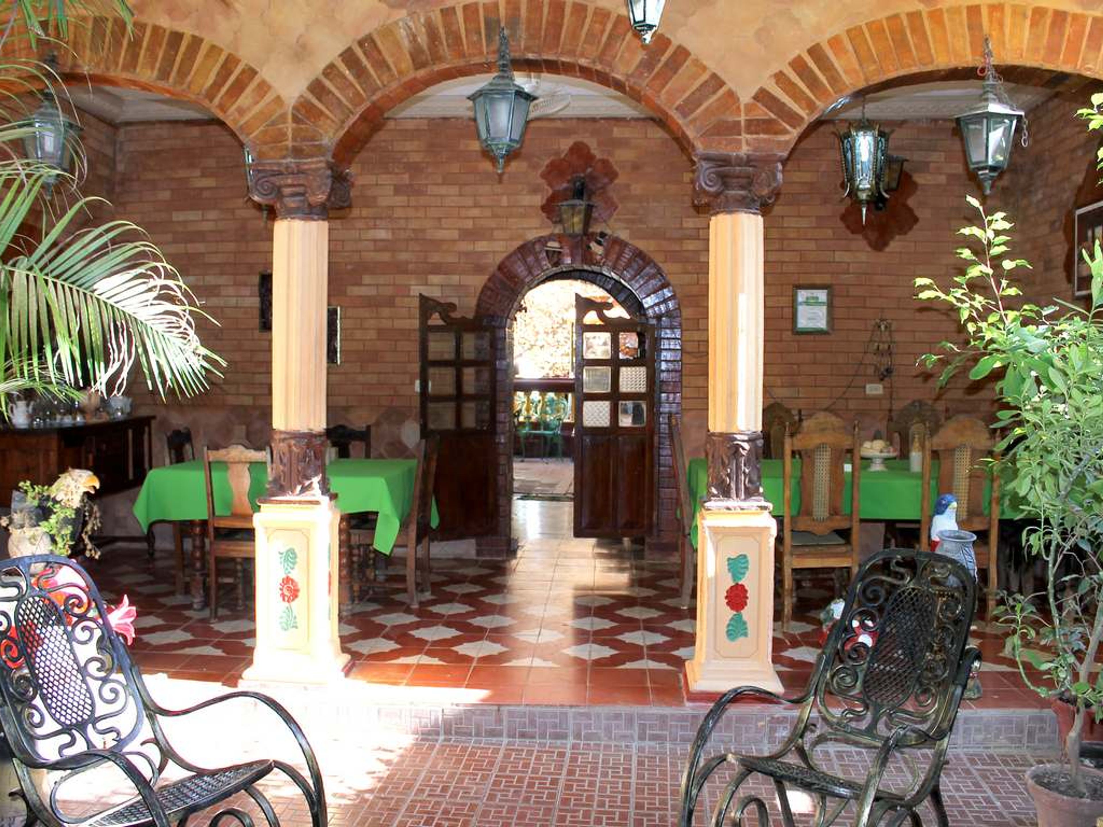 Hostal Amatista, PIRO GUINART, (Boca) No. 366 - House's interior patio view