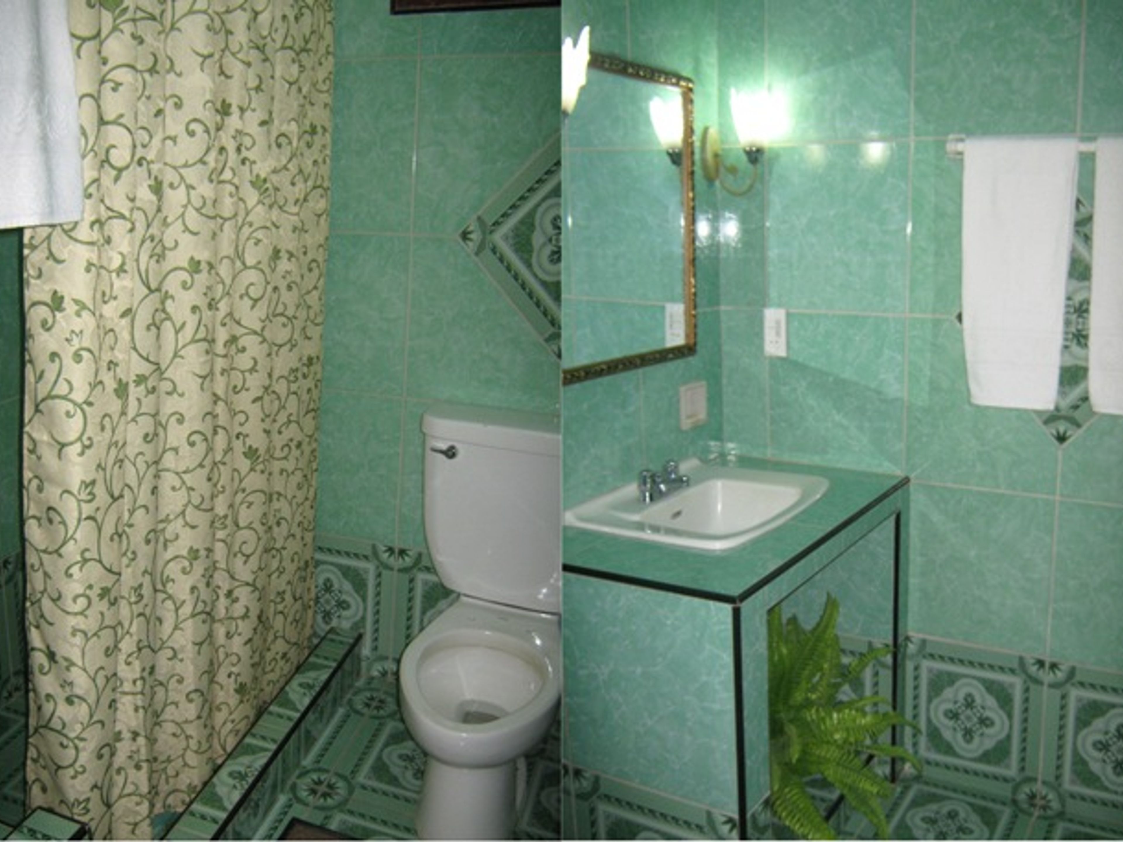 Hostal La Isabela, REPÚBLICA, No. 162Bathroom´s view