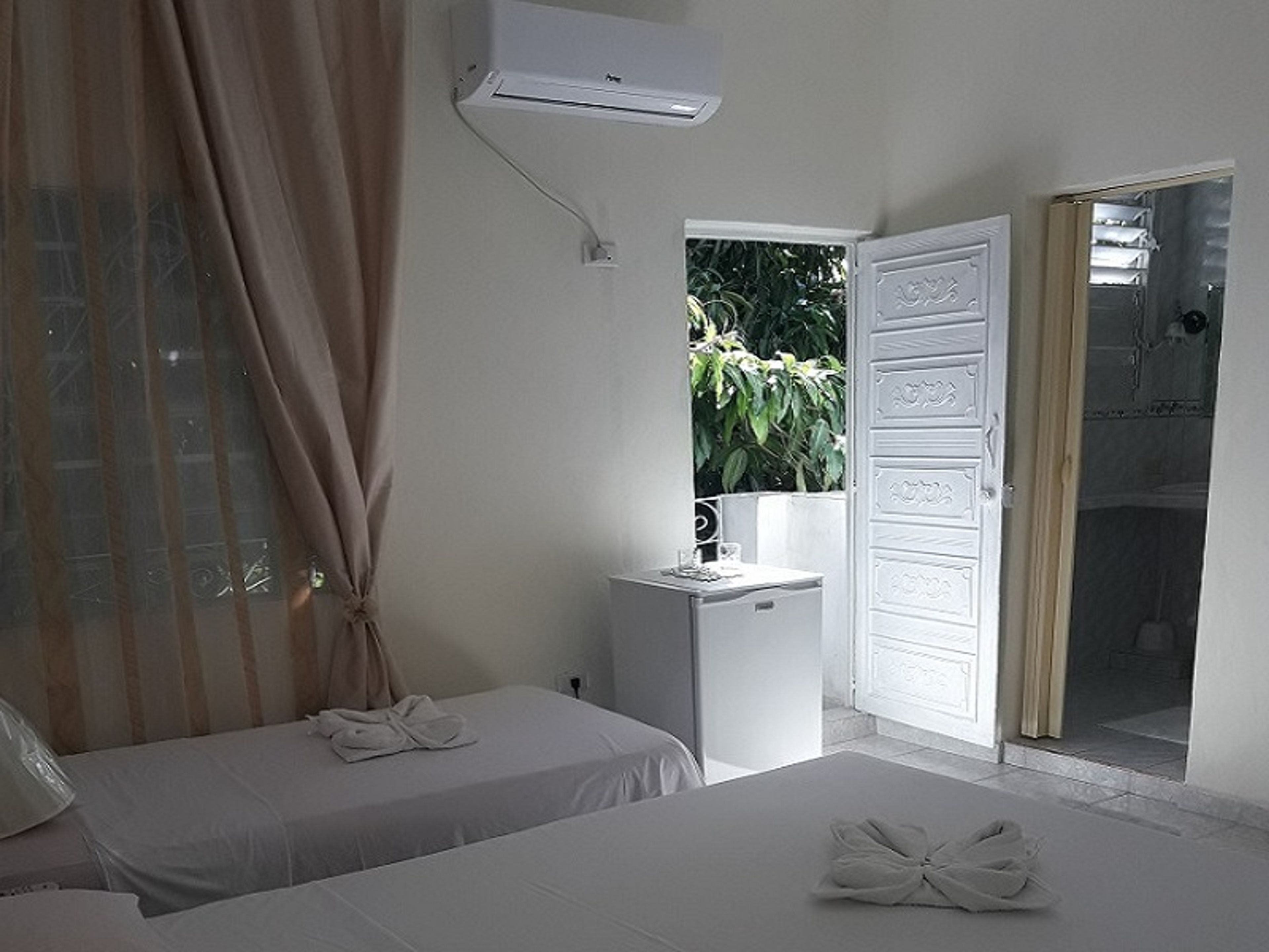 Hostal Neivy y Familia, ANTONIO GUITERAS (Mercedes), No. 12-AStandard room 1 with private bathroom