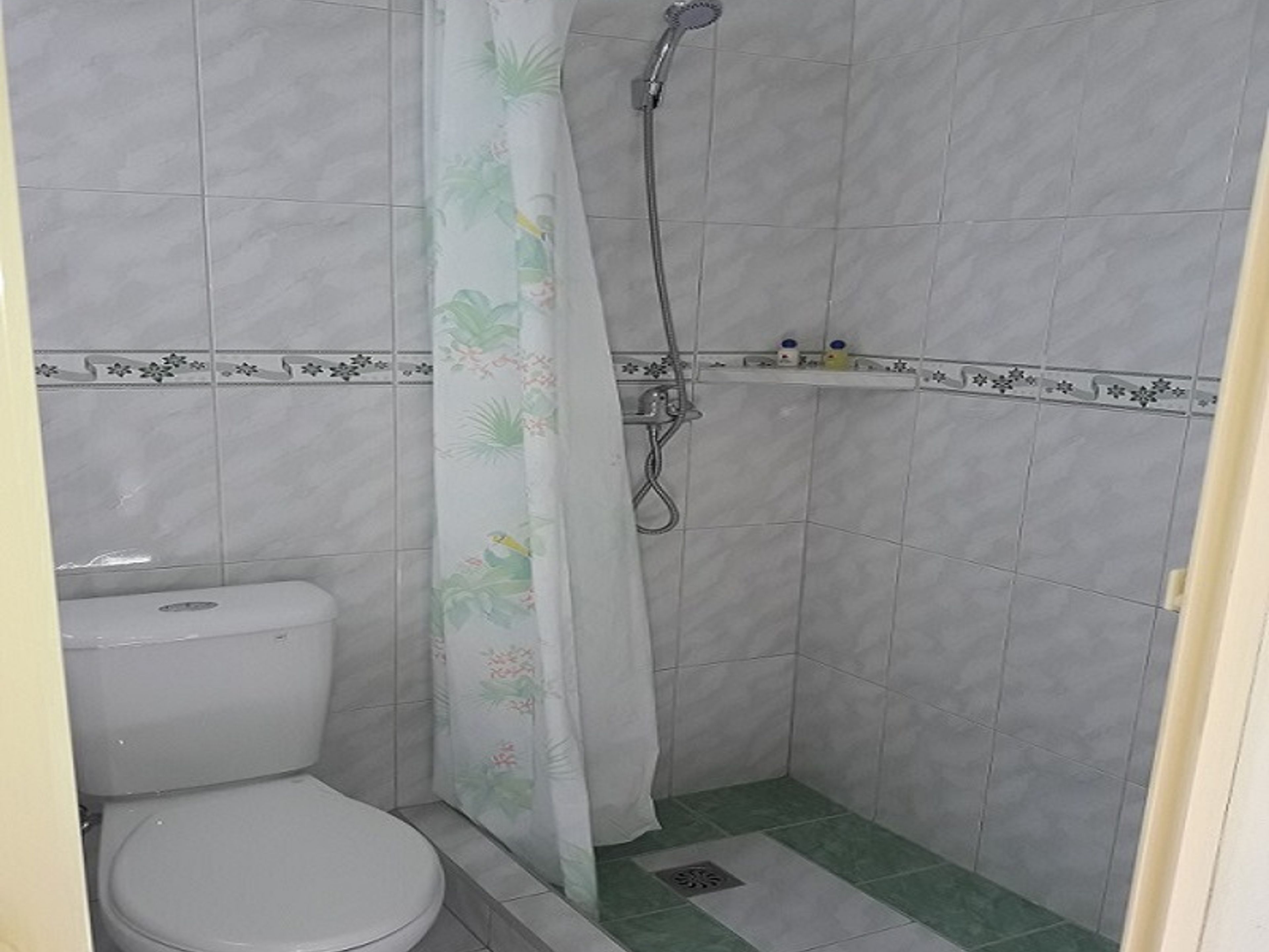 Hostal Neivy y Familia, ANTONIO GUITERAS (Mercedes), No. 12-APrivate bathroom 1