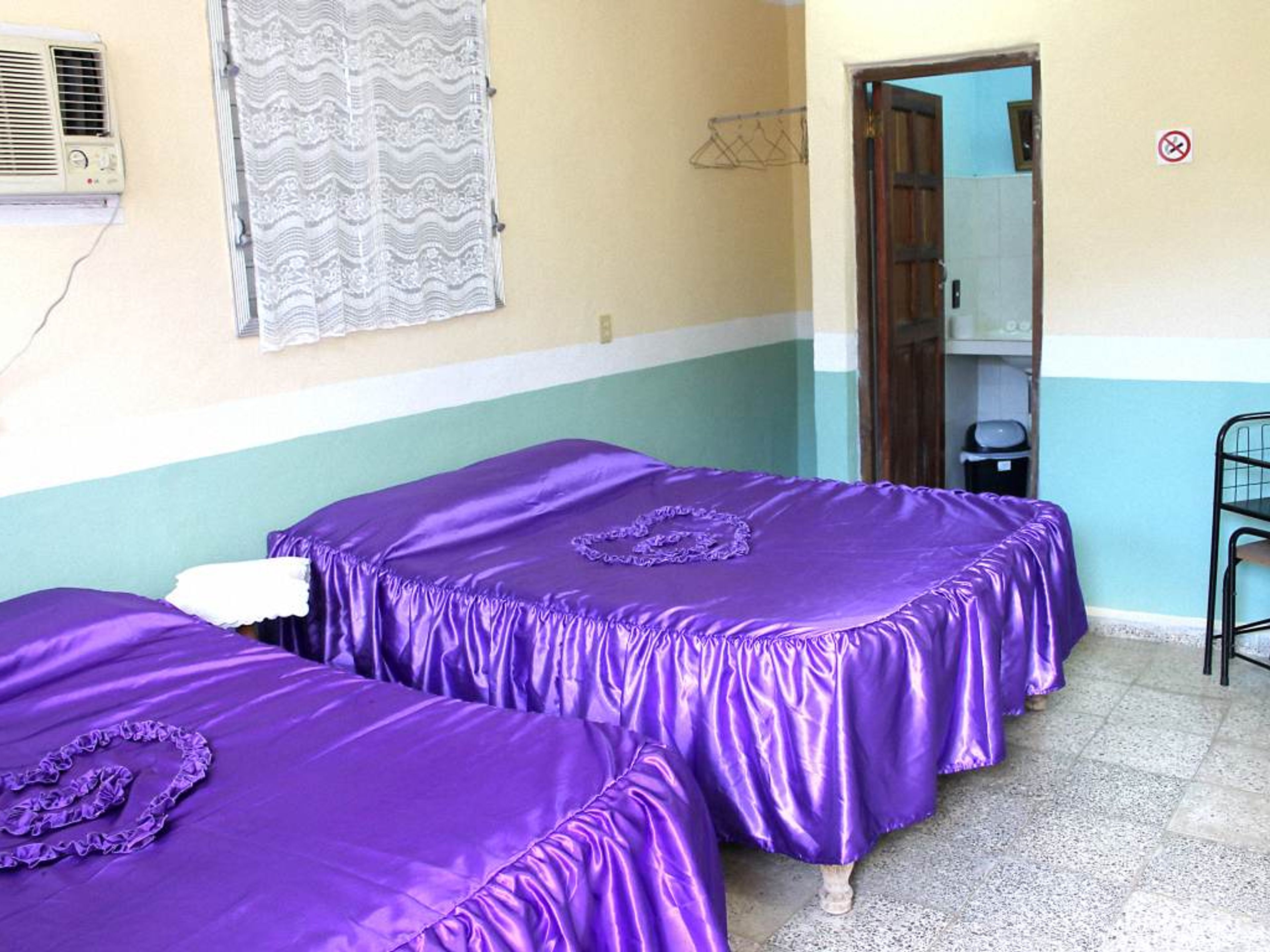 Hostal Martha y Lázaro, SIMÓN BOLÍVAR (Desengaño) , No. 108Standard room