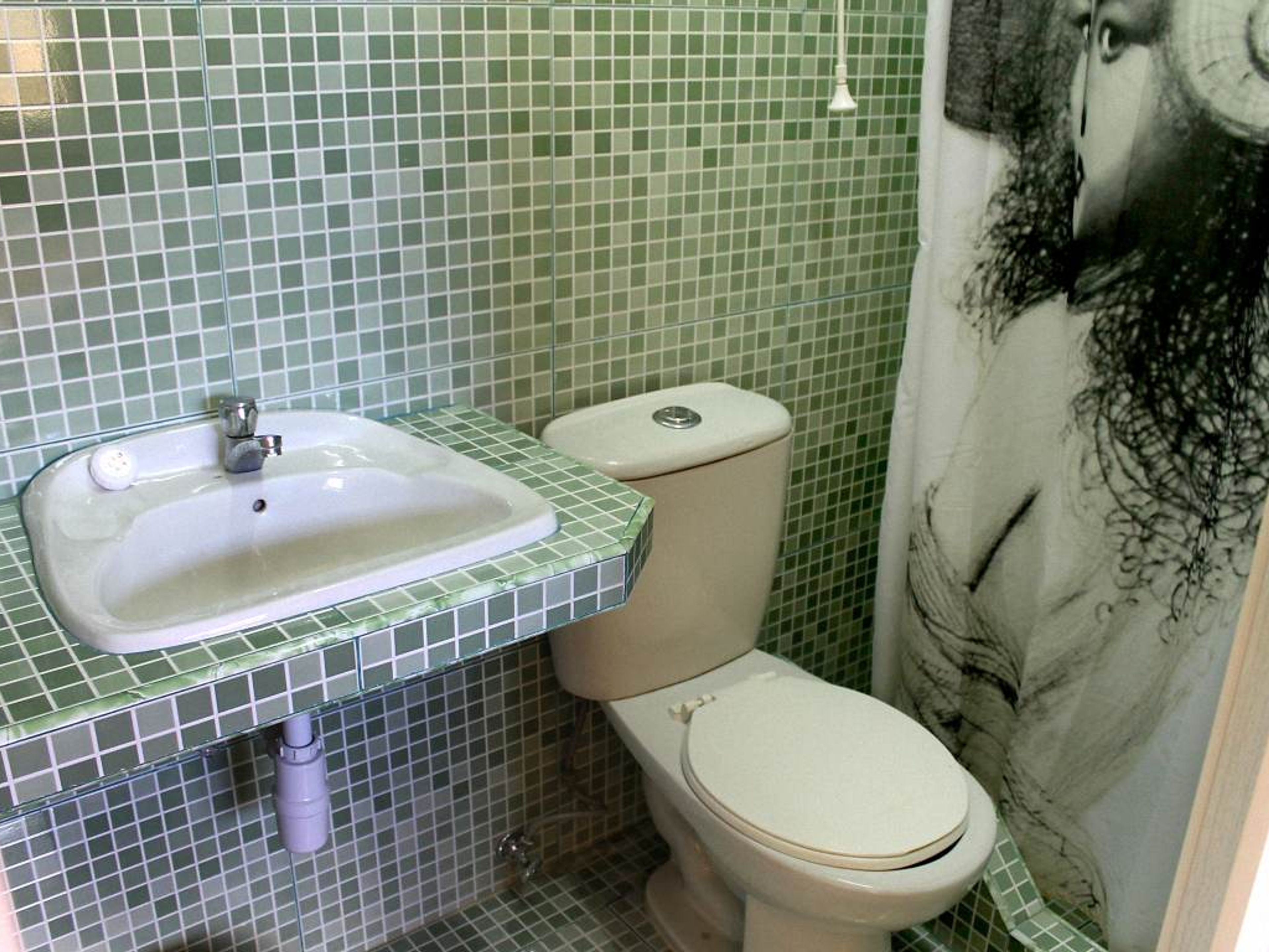 Hostal Martha y Lázaro, SIMÓN BOLÍVAR (Desengaño) , No. 108Bathroom's view