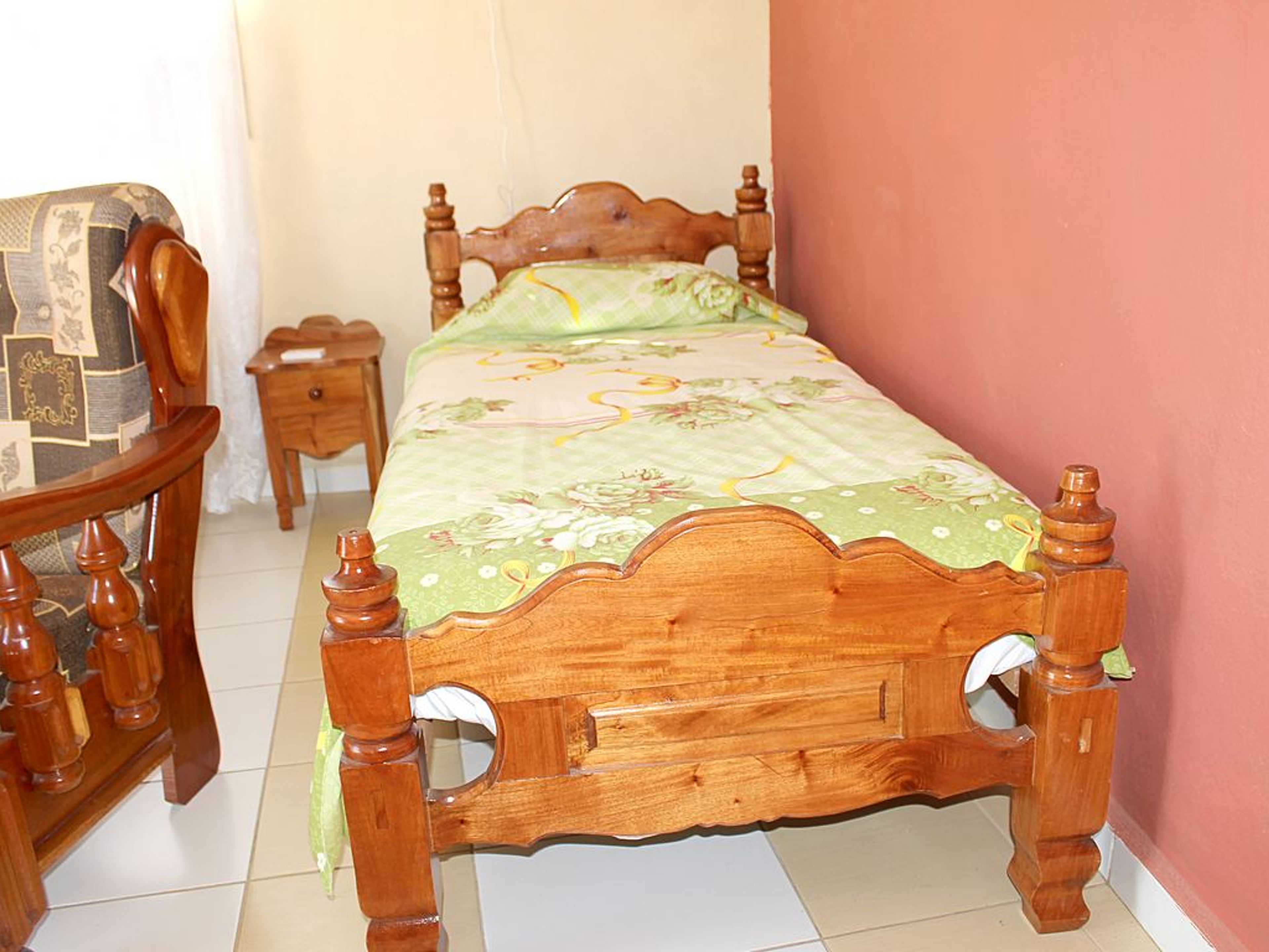 Hostal La Luly, PEDRO ZERQUERA (Aguacate), No.275-CBed on the living room