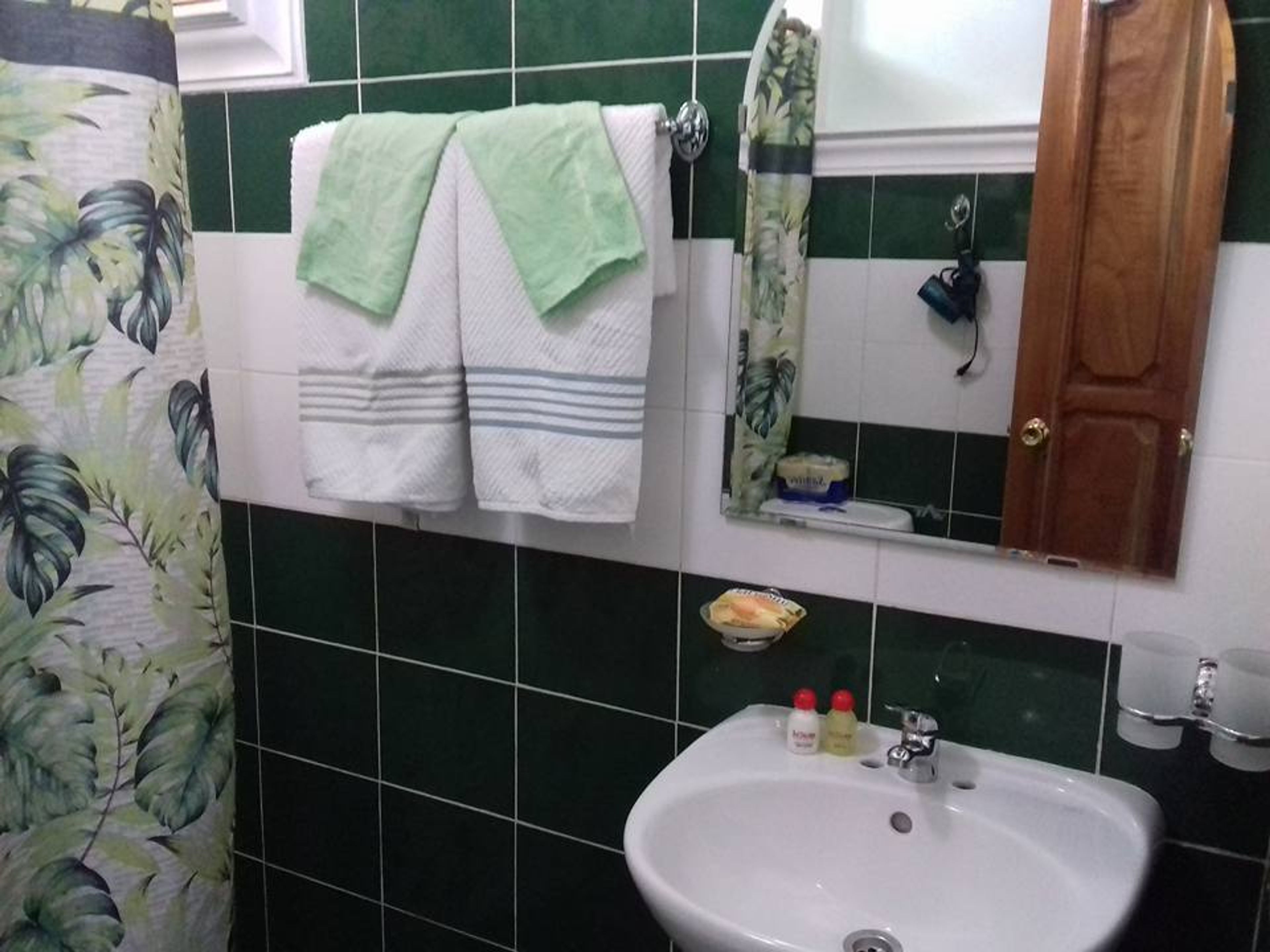Residencia Jardines del Sol, ABEL SANTA MARÍA (Lirio Blanco), No. 326 - Bathroom's view