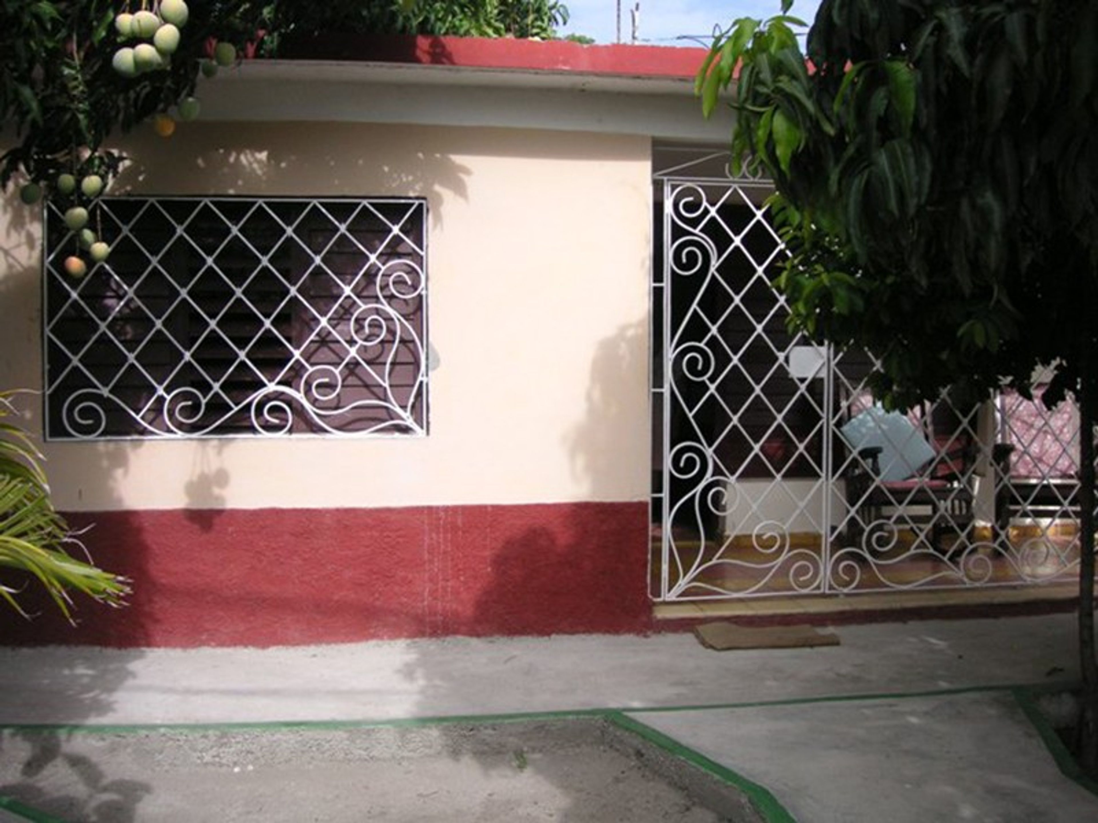 Casa Humberto, CAMILO CIENFUEGOS, No. 94