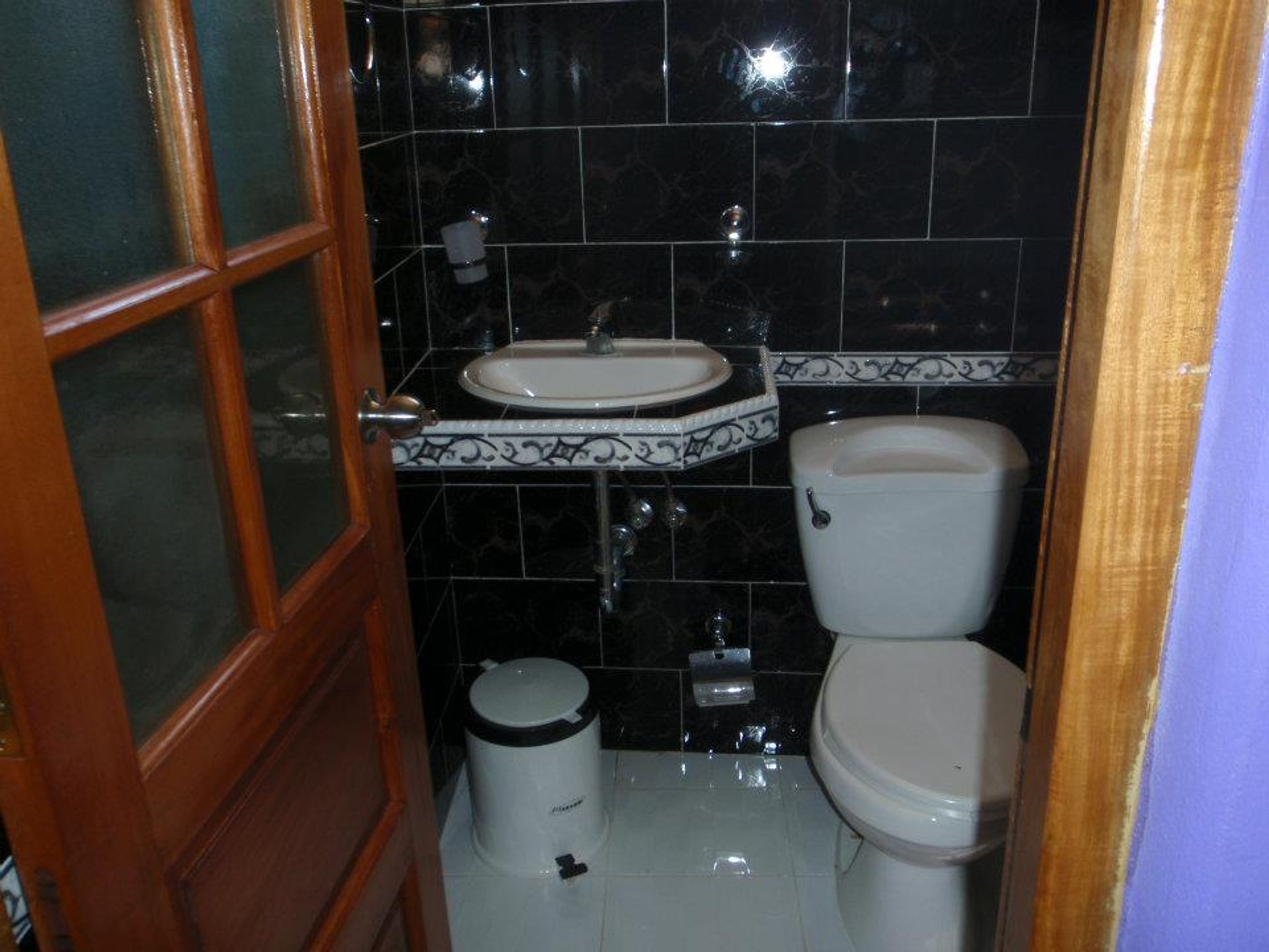 Casa Arcoiris, SALVADOR CISNEROS, No. 15 - Bathroom's 1 view