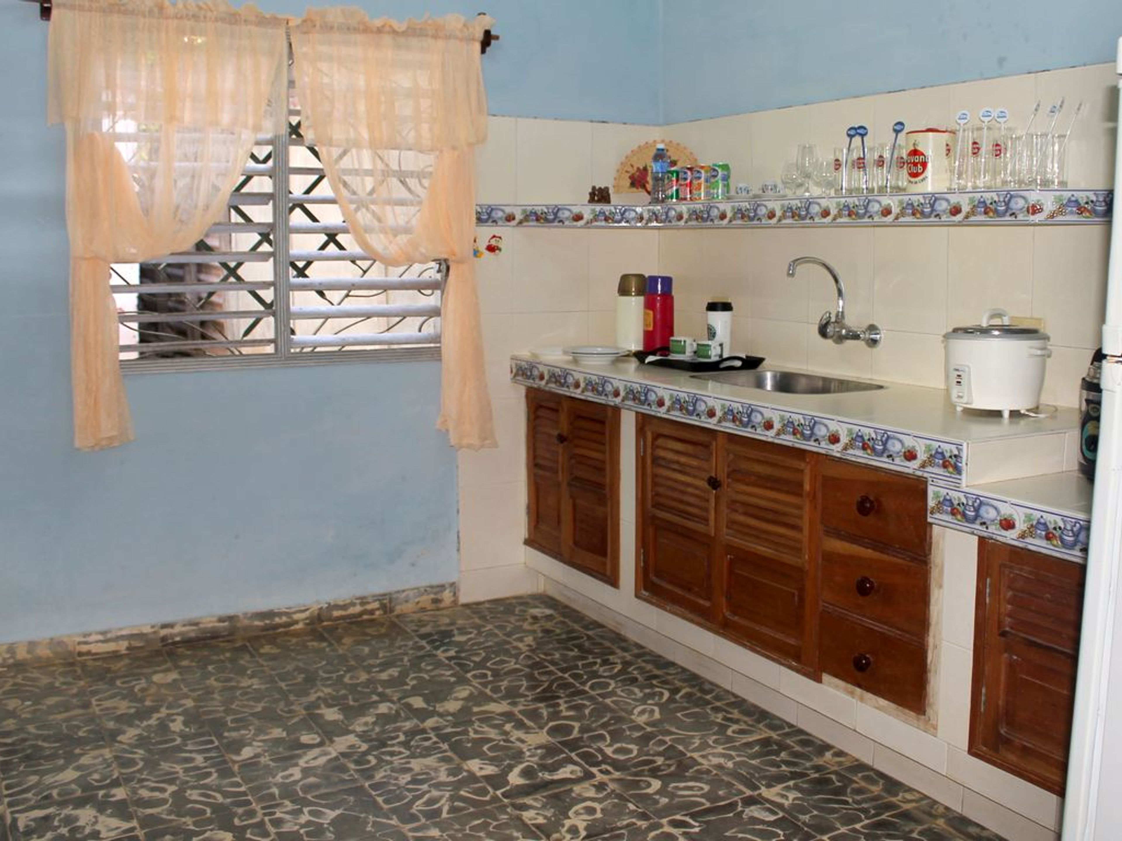 Hostal Marlin y Tati, CALLE REAL, No.34-BHouse's kitchen view