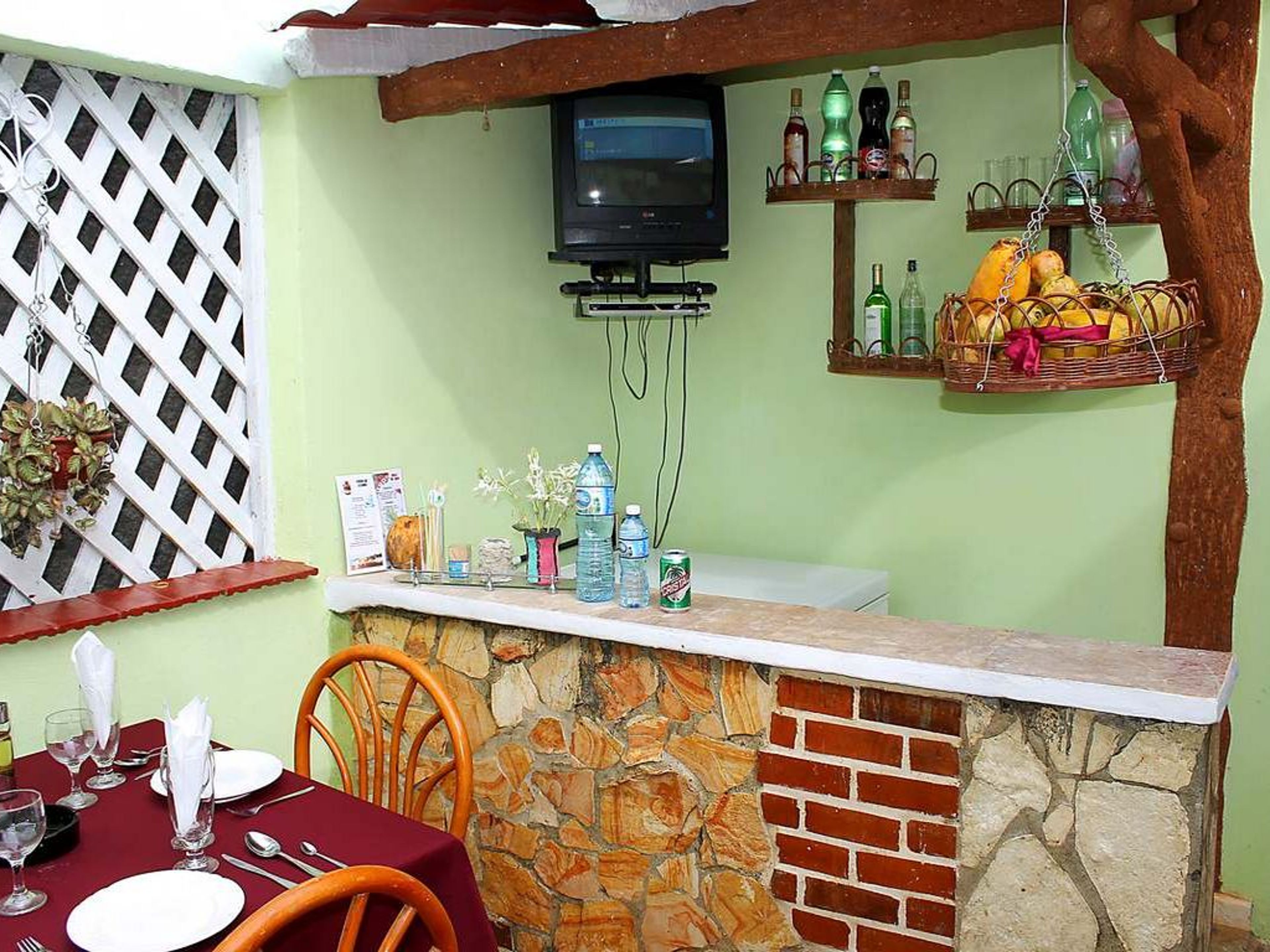Hostal Monserrat, SIMÓN BOLÍVAR (Desengaño), No. 228 (altos)House's bar-terrace