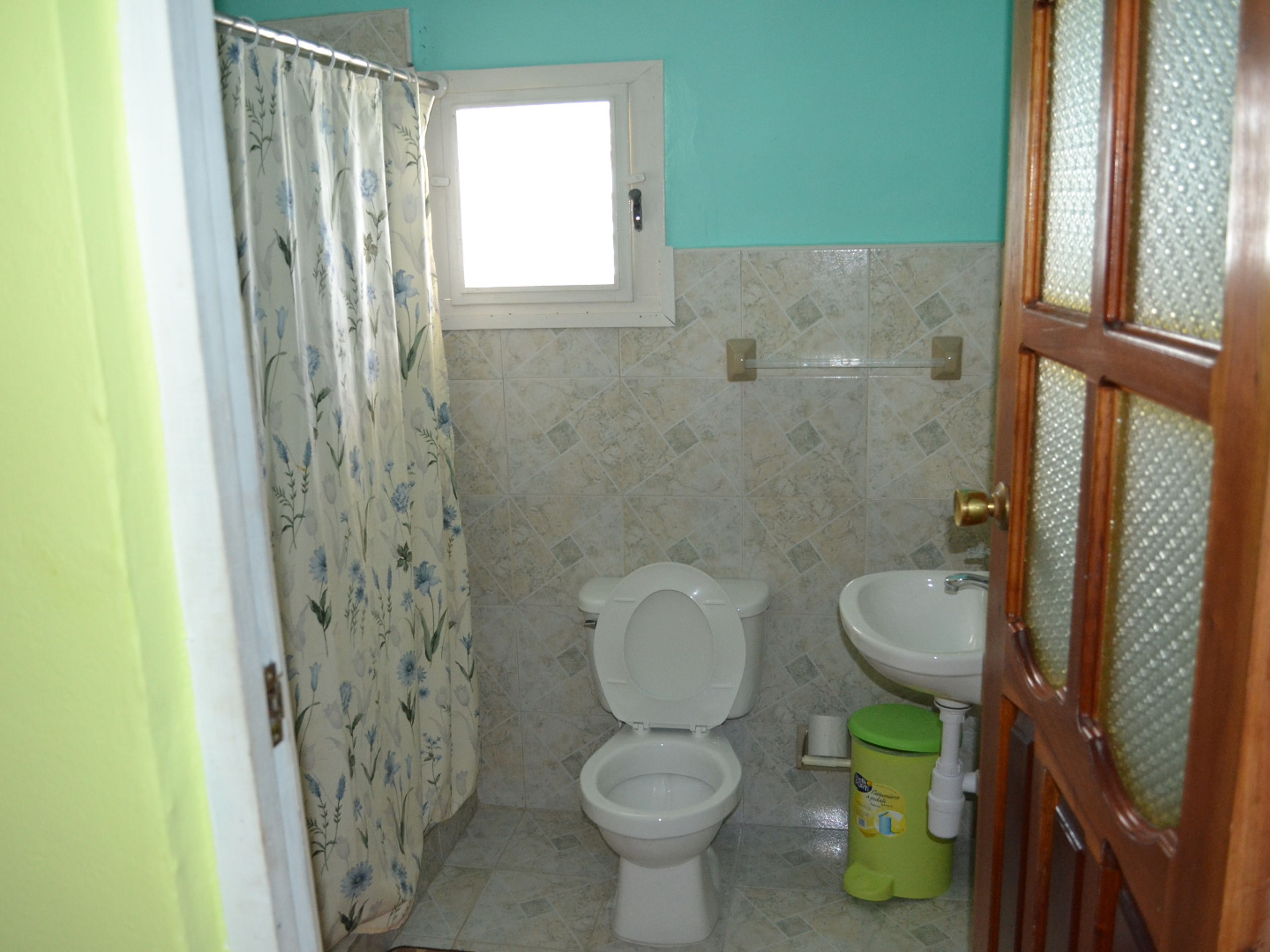 Hostal Lourdes & Vilma, PLAYA GIRÓNBathroom's view
