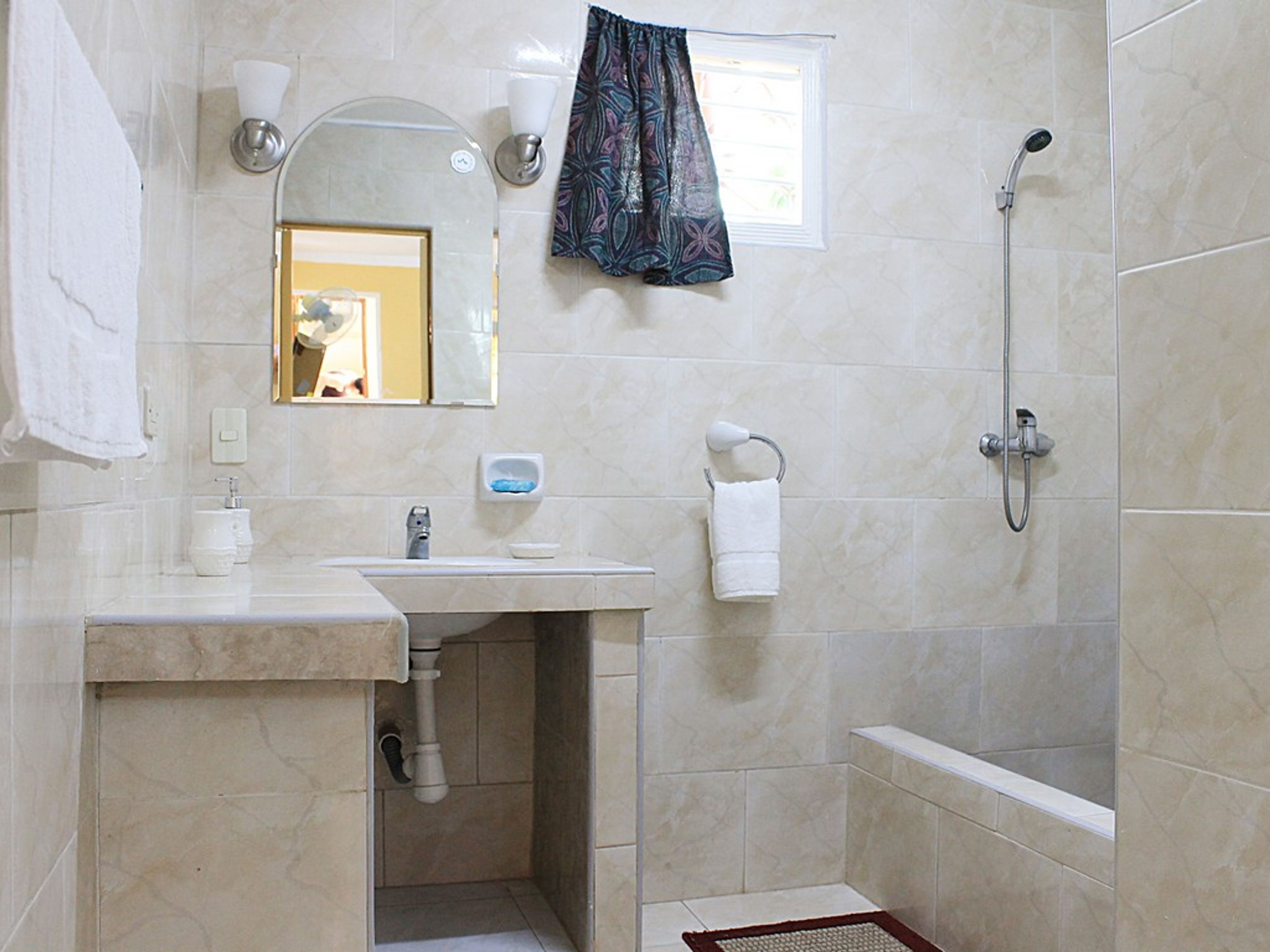 Hostal Yolanda, GLORIA, No. 12-BBathroom´s 1 view