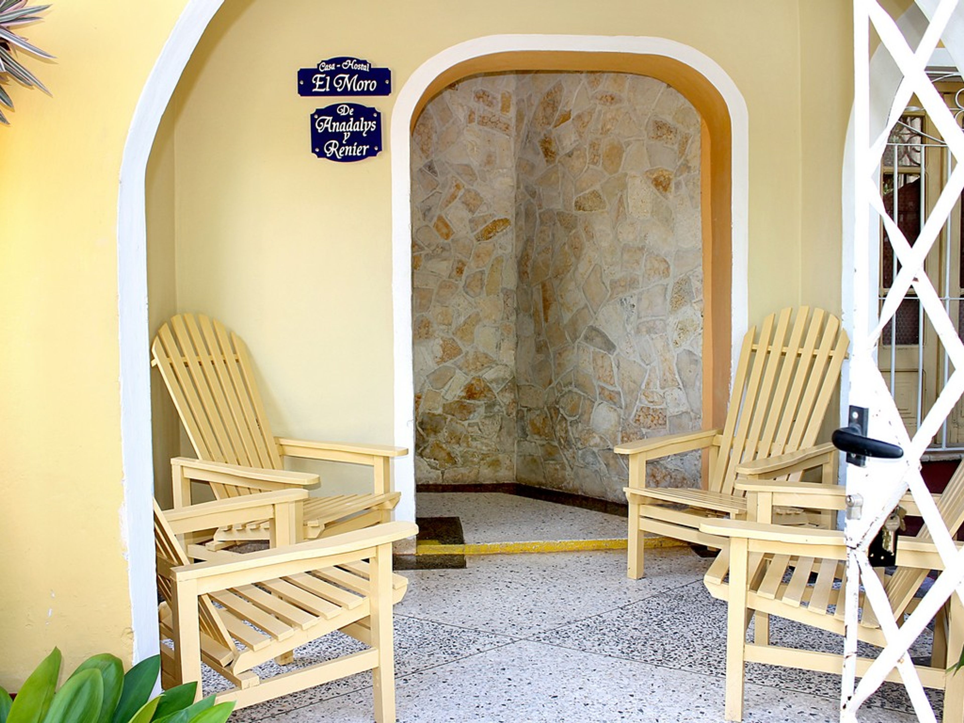 Casa Hostal El Moro, ANTONIO GUITERAS (Mercedes), No.14House's entrance view
