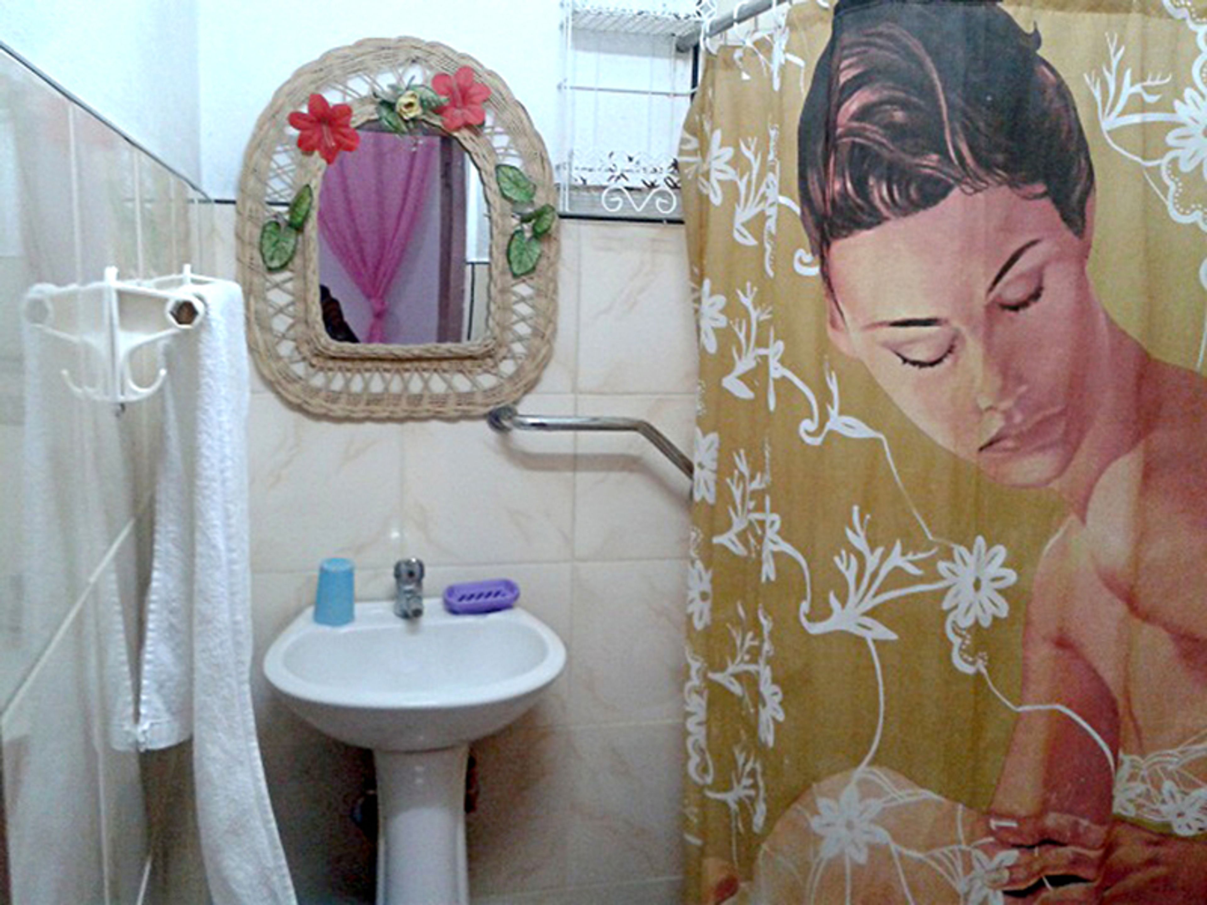 Hostal Zamora, FRANK PAÍS (Del Carmen) No. 203Bathroom's 2 view