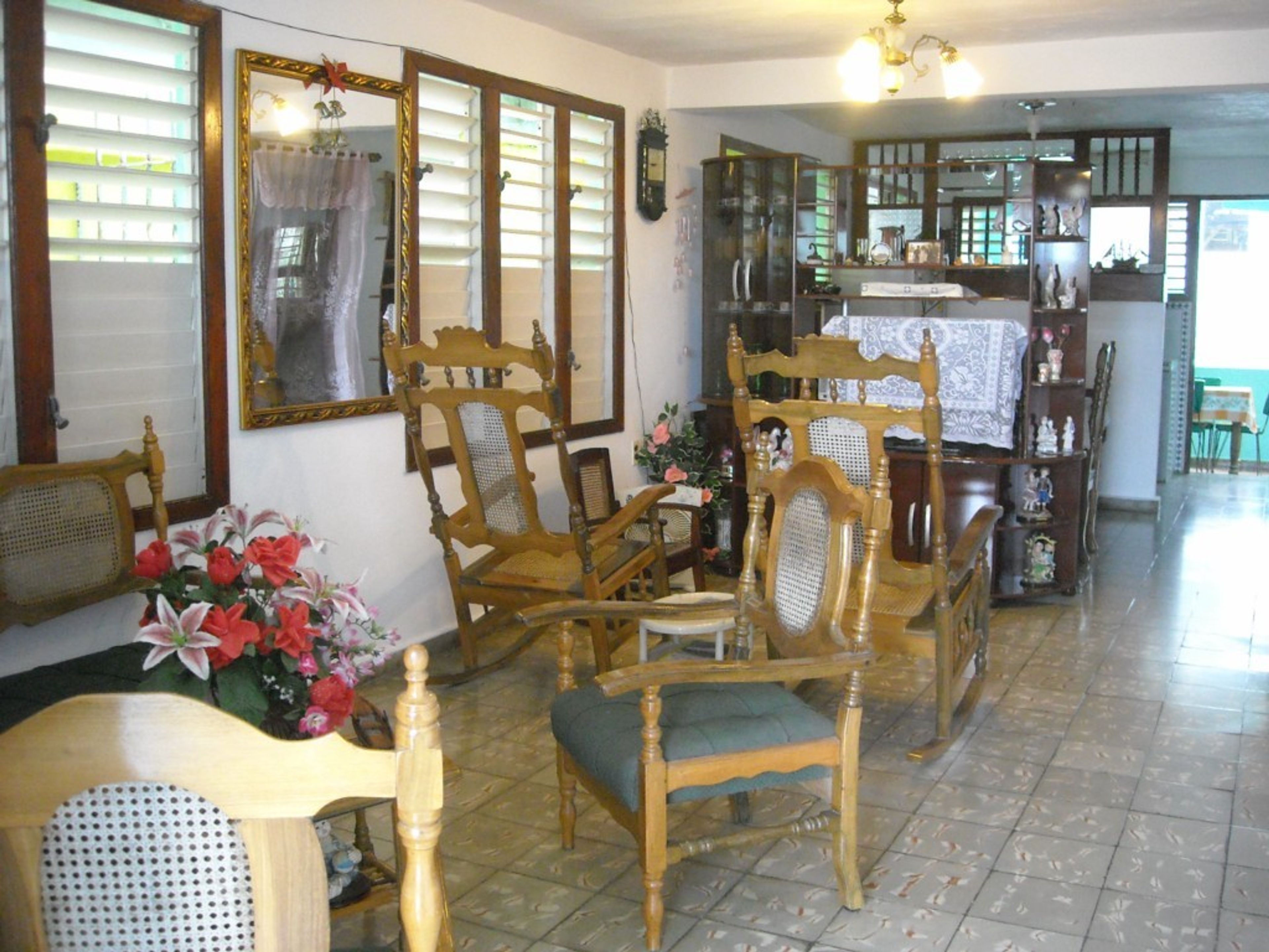 Casa Mery y Luis, FLOR CROMBET, No. 108House living room