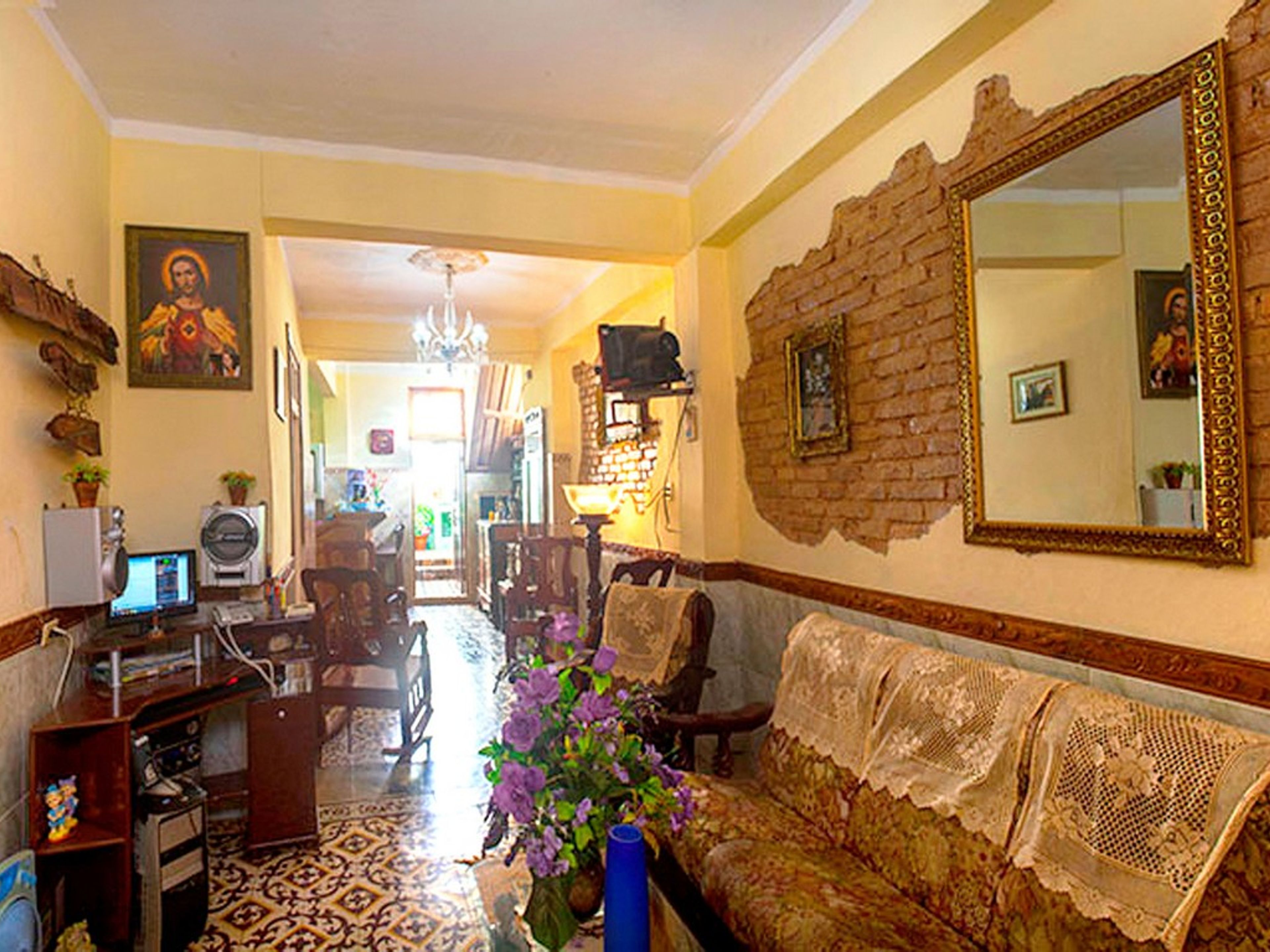 Hostal Marilu y Nelsón, SANTIAGO ESCOBAR (Callejón del Olvido), No.172House's living room