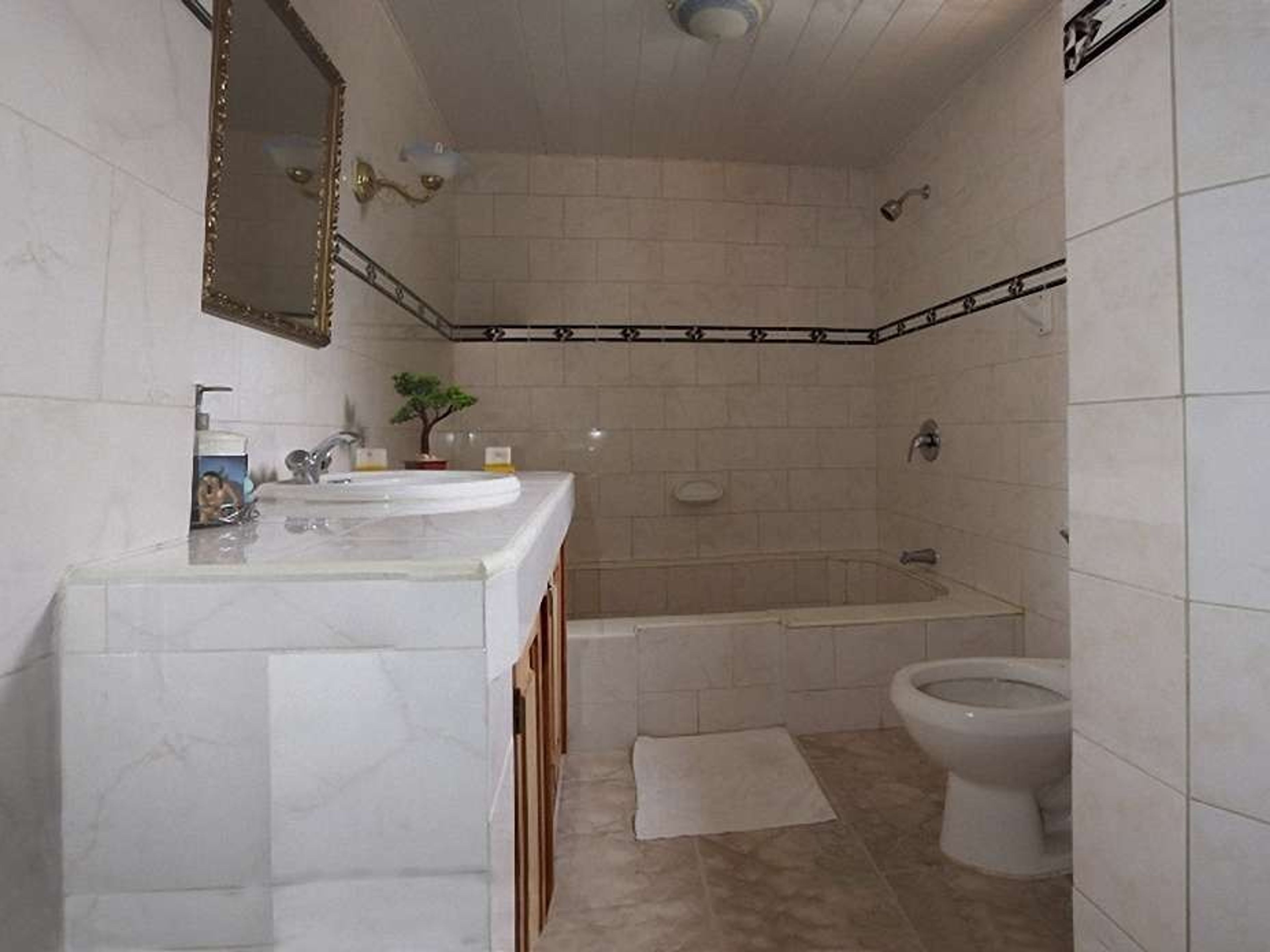 Hostal Rigo, FRANCISCO GÓMEZ TORO (Peña), No. 8Bathroom's view