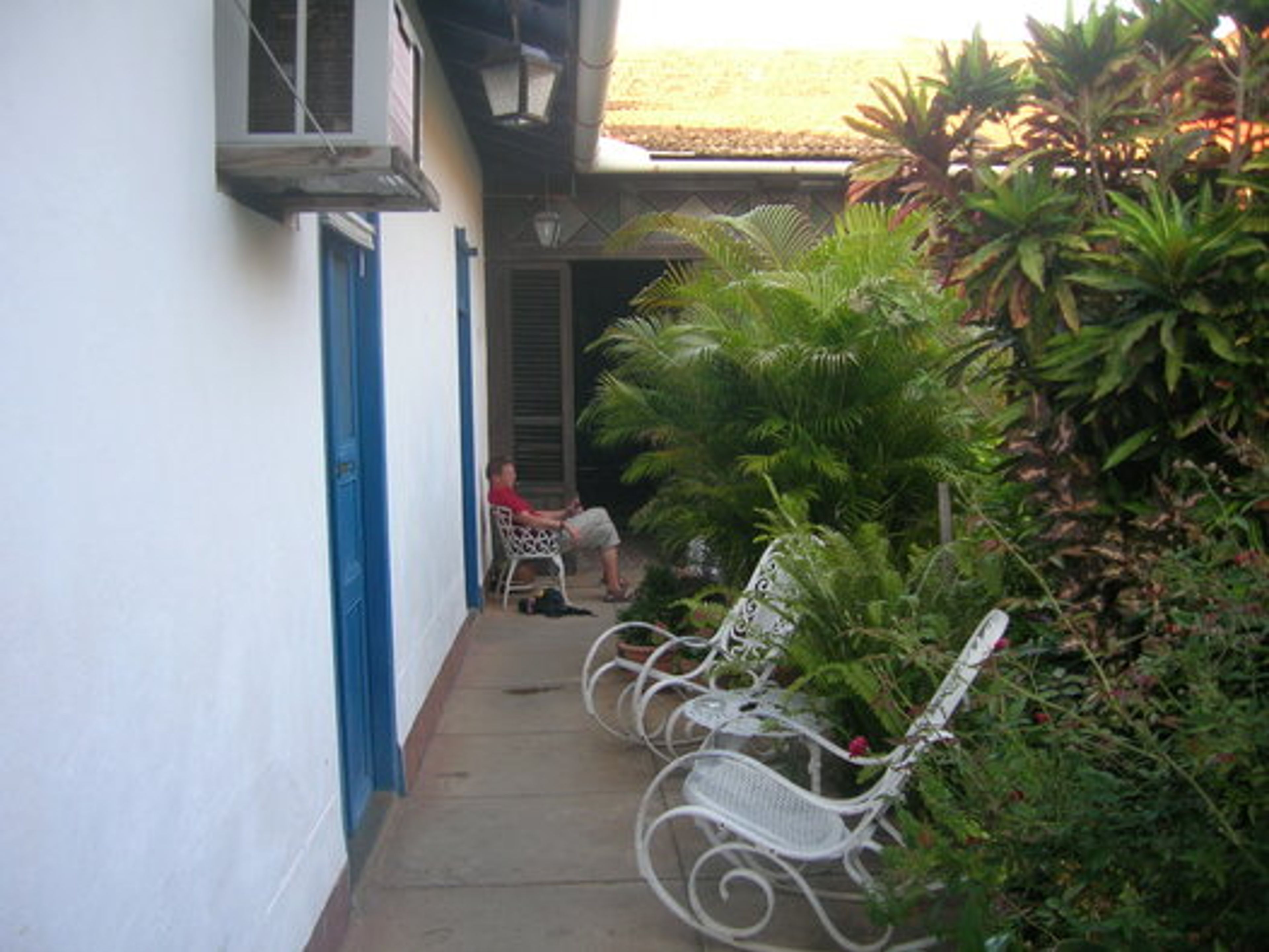 Дом Mercedes Mauri y Antonio Cuervo, FRANK PAÍS (Del Carmen), No.184Indoor patio-garden