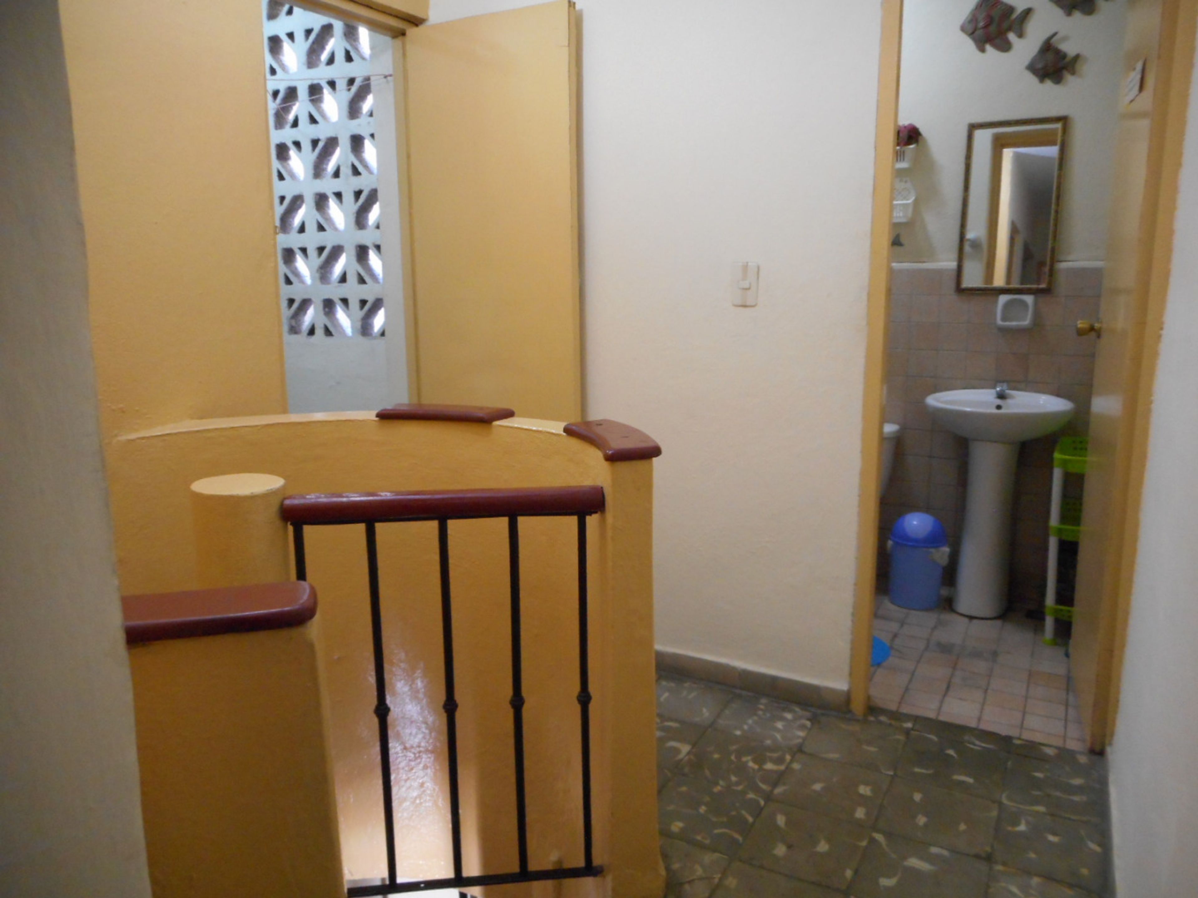 Casa Rosa, GALIANO, No 118, Apto 6 - Bathroom's view